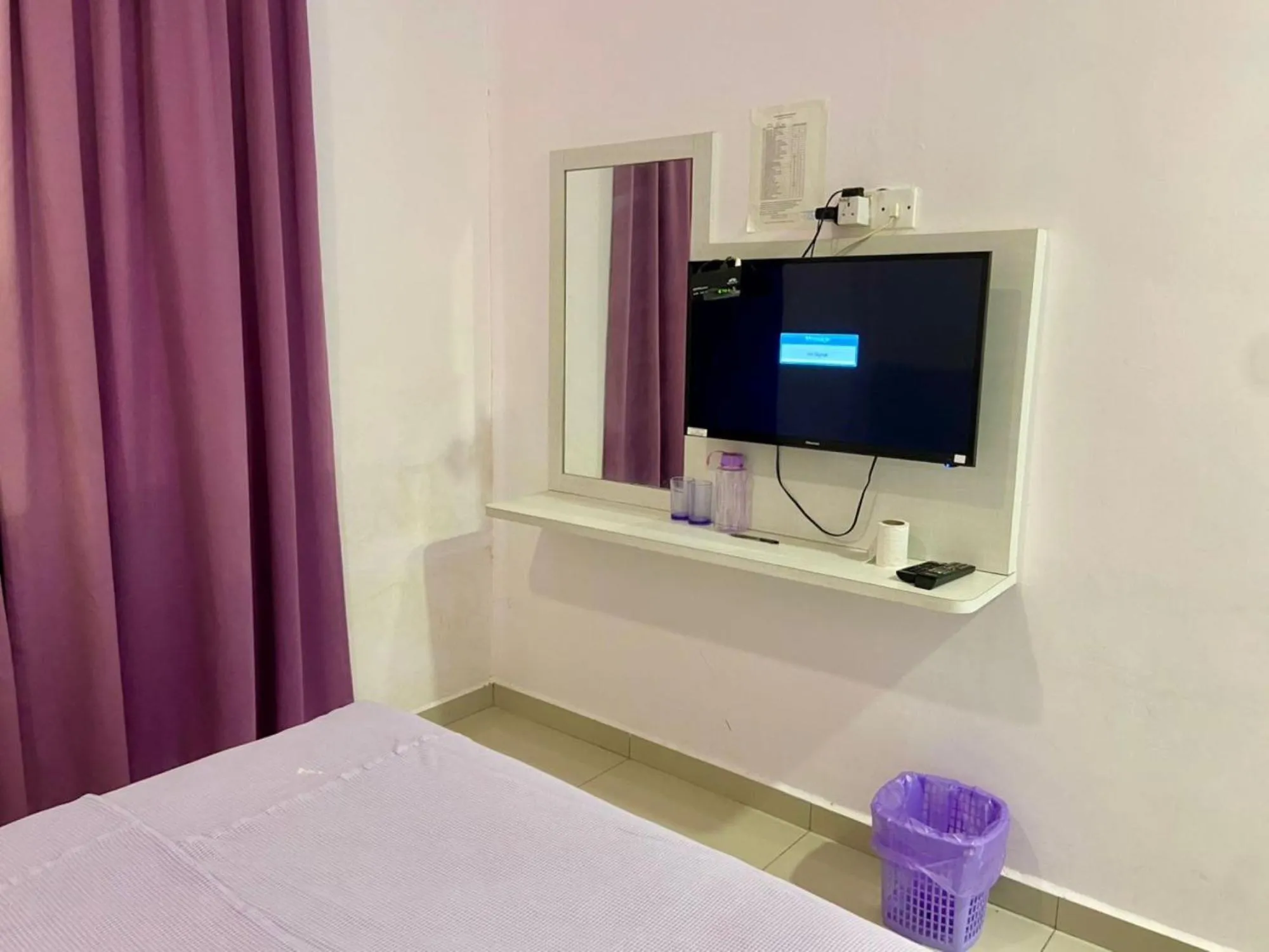 TV and multimedia, Bed in Lavender Riverside Hotel