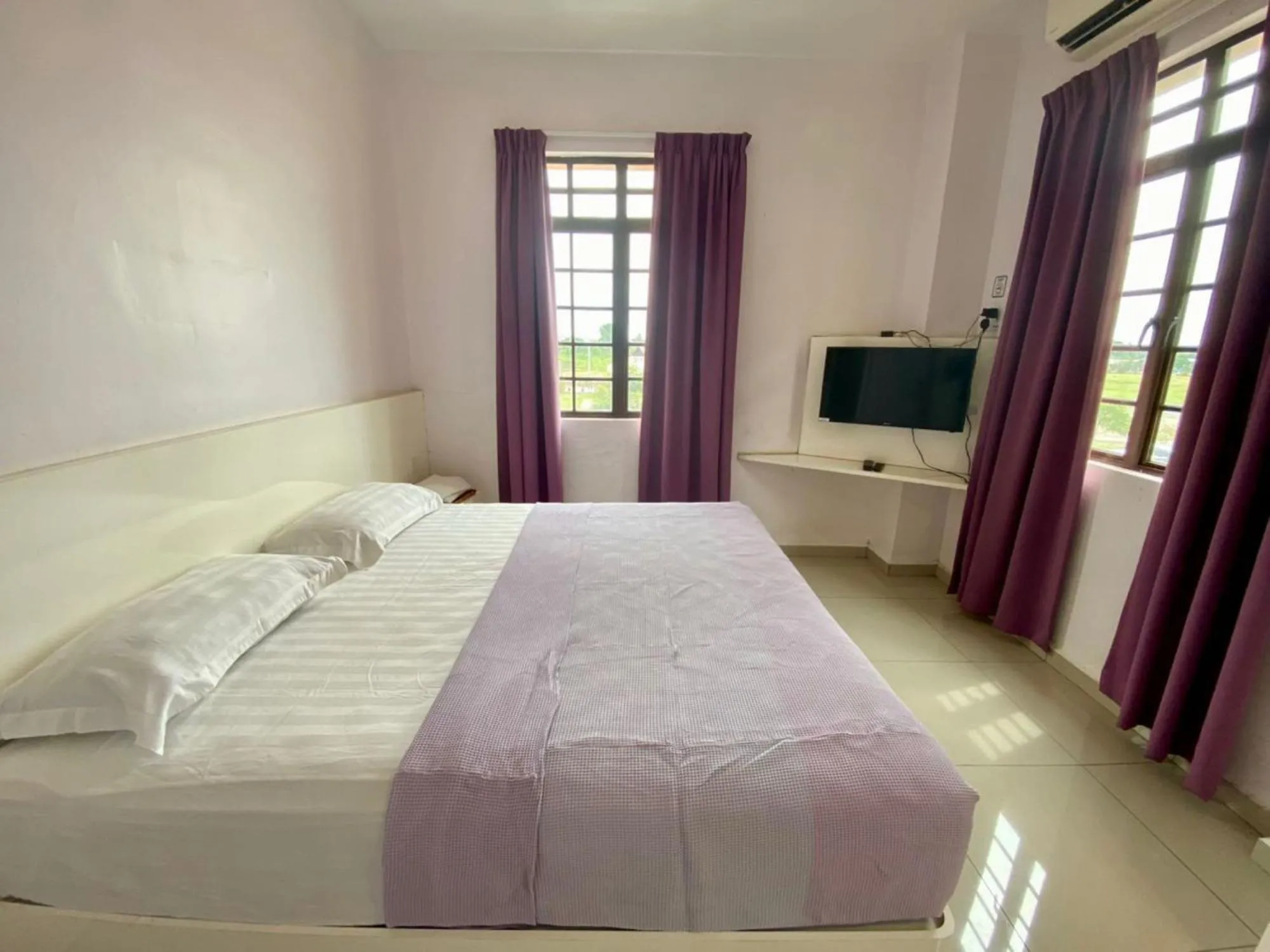 View (from property/room), Bed in Lavender Riverside Hotel