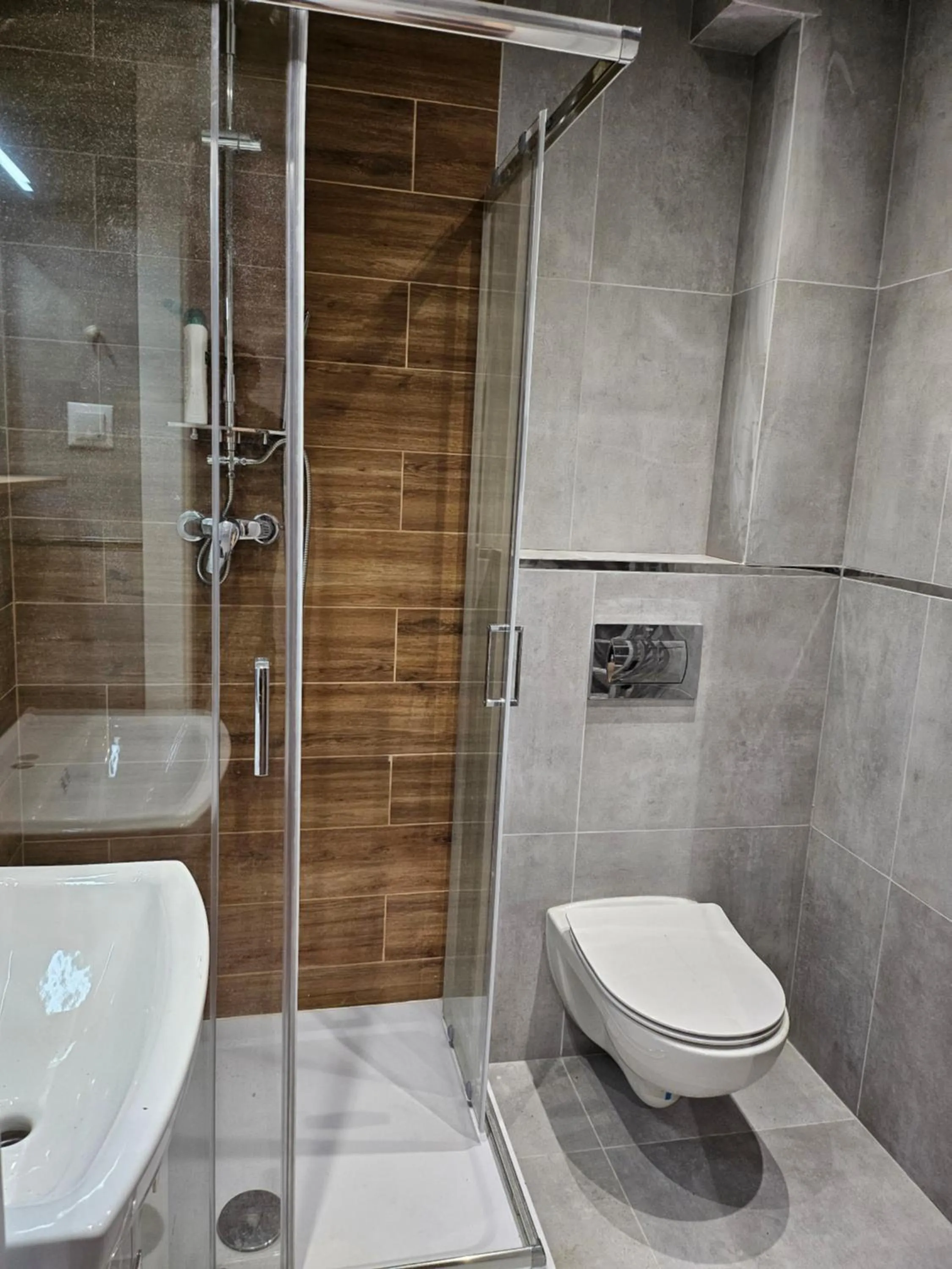 Shower in Aparthotel Warszawa