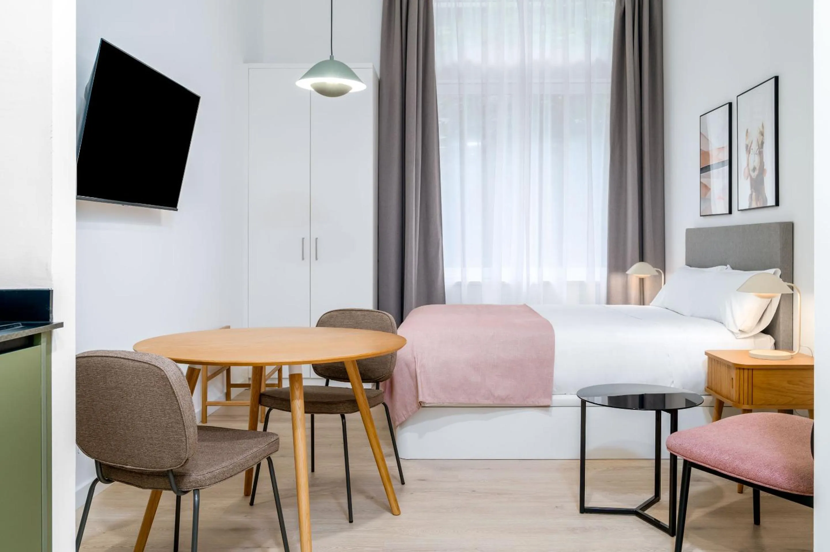 TV and multimedia in Limehome Santiago de Compostela