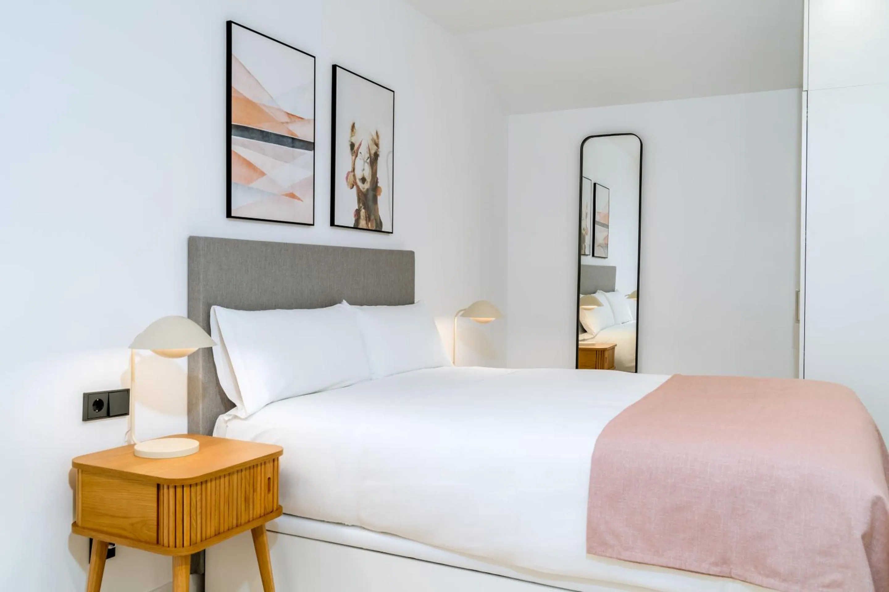 Bed in Limehome Santiago de Compostela