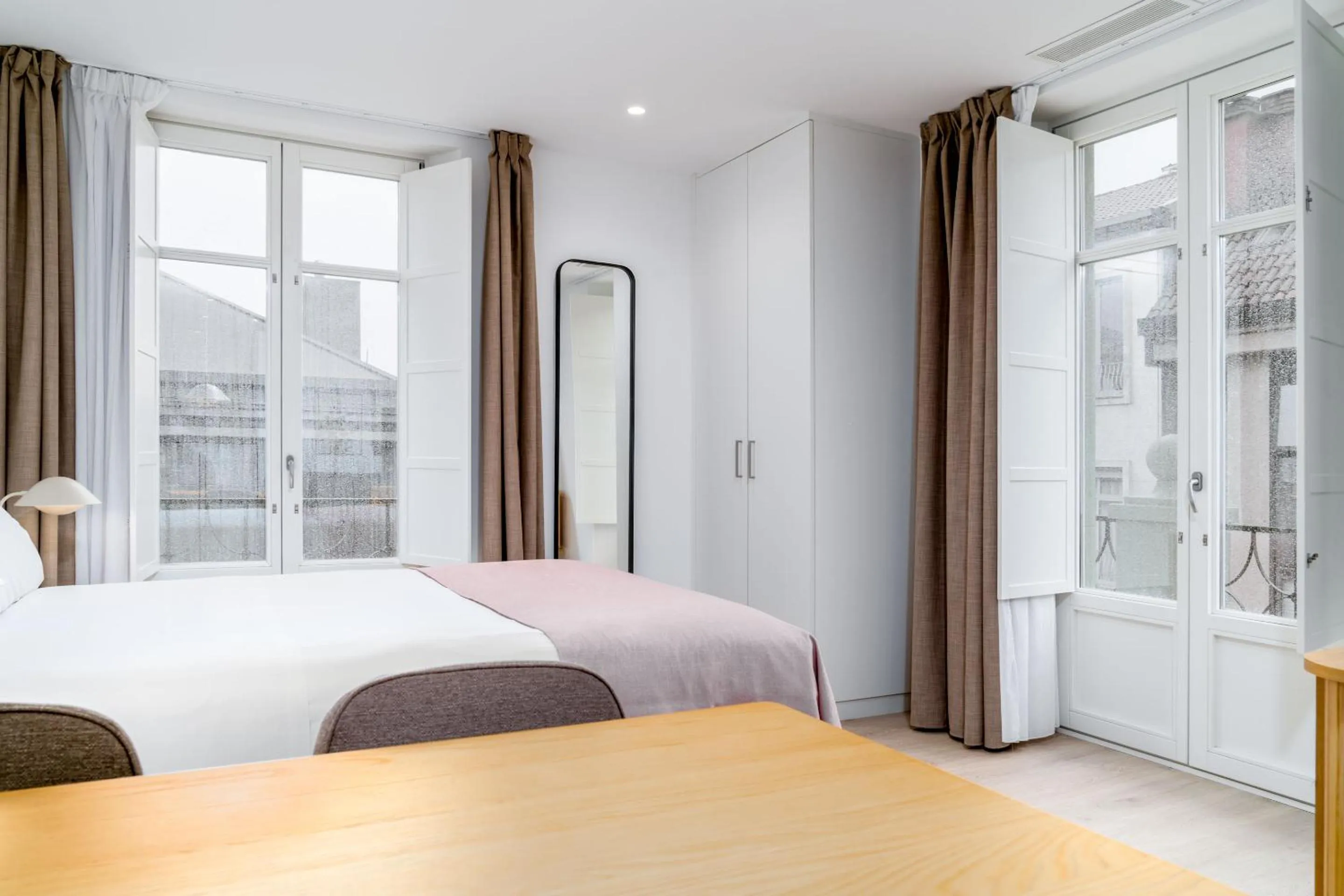 Bed in Limehome Santiago de Compostela