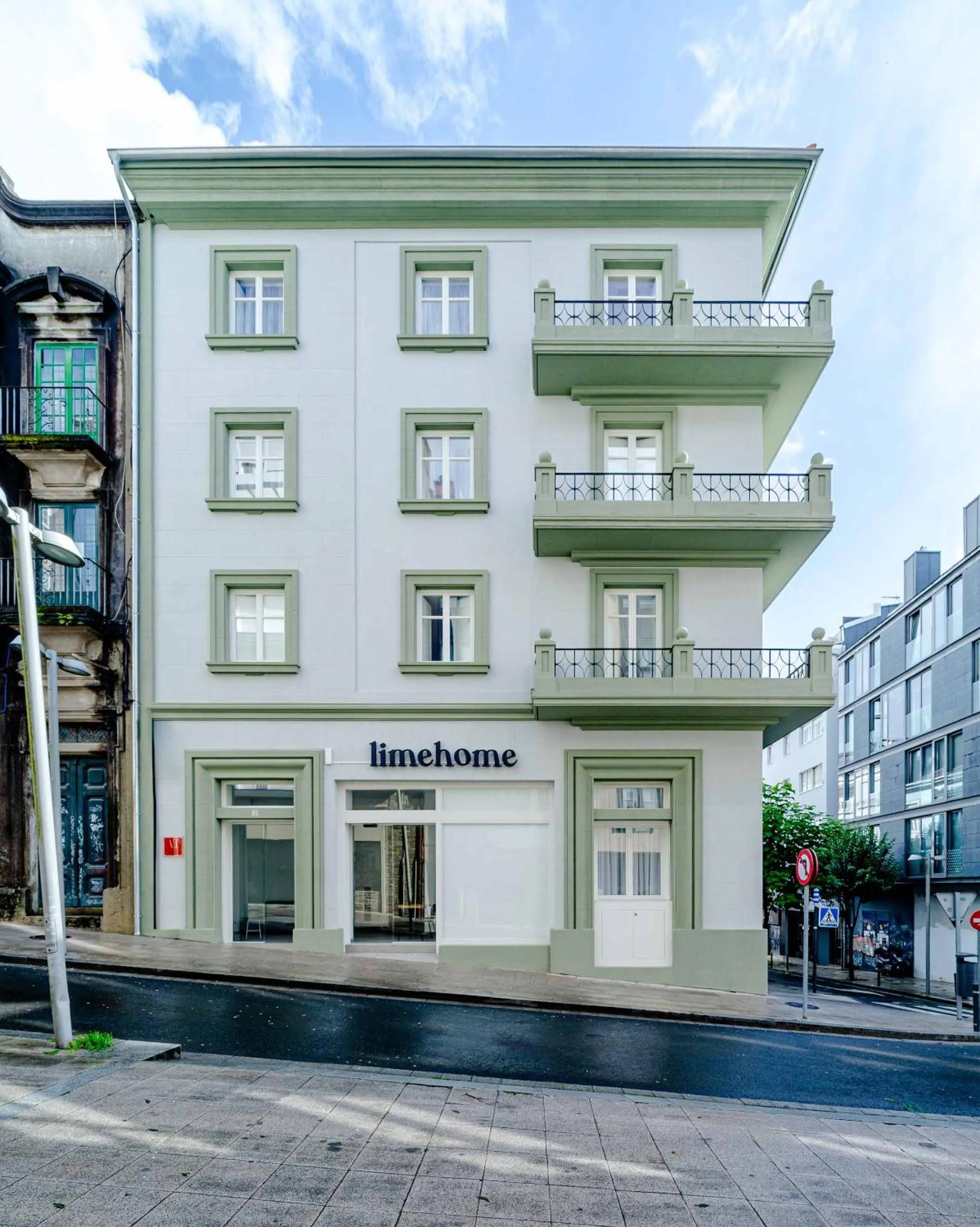 Property building in Limehome Santiago de Compostela