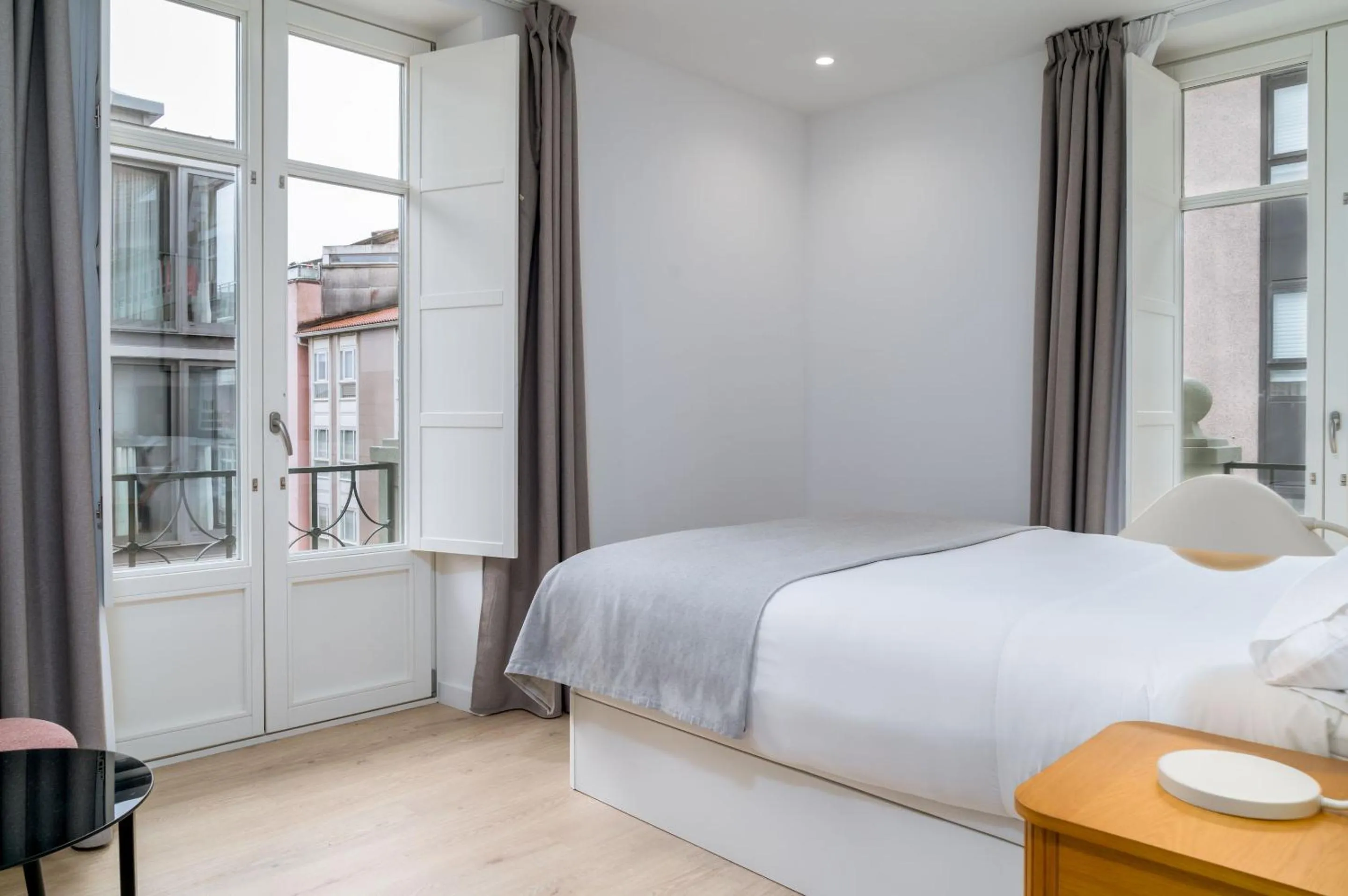 Bed in Limehome Santiago de Compostela