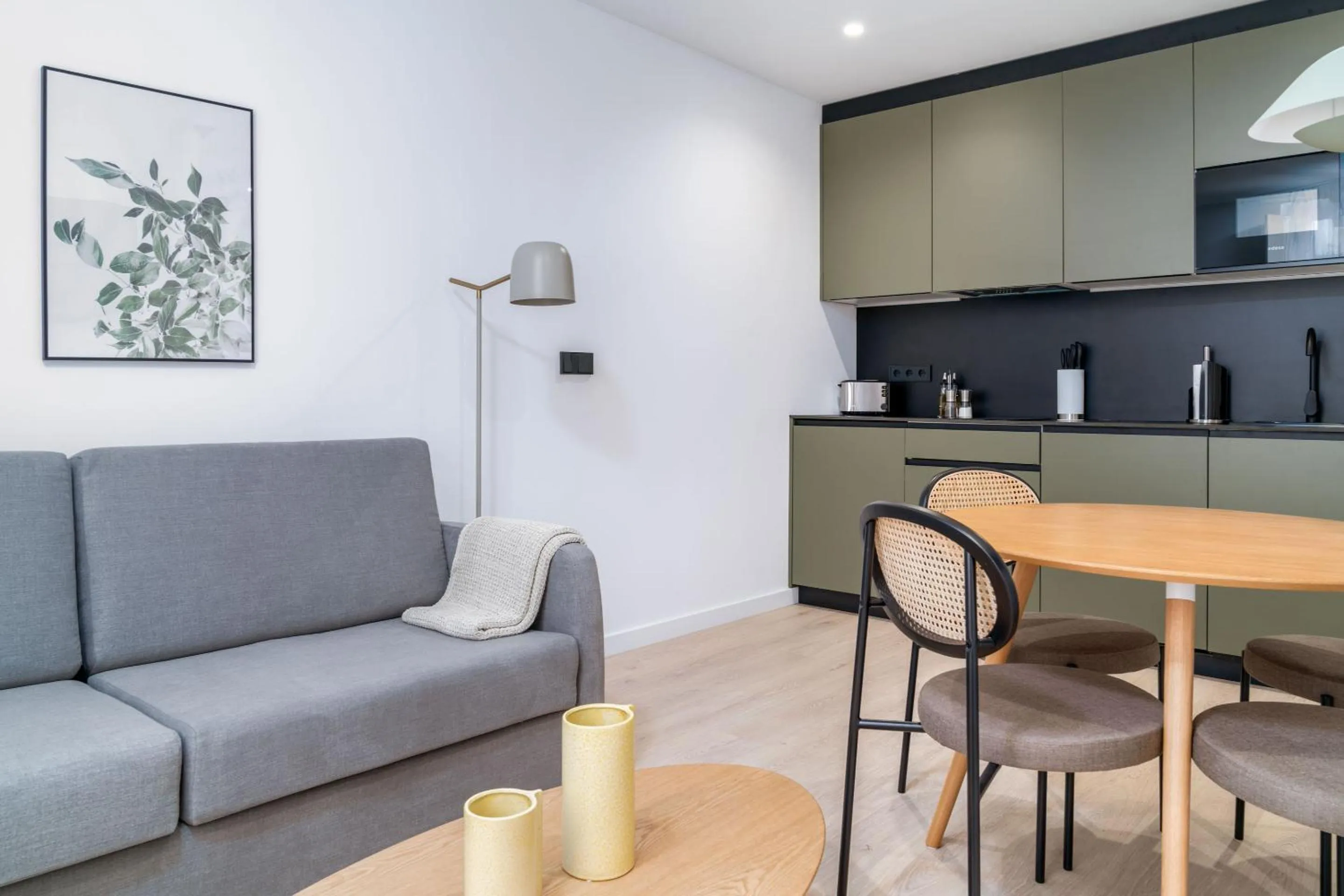 Kitchen or kitchenette in Limehome Santiago de Compostela