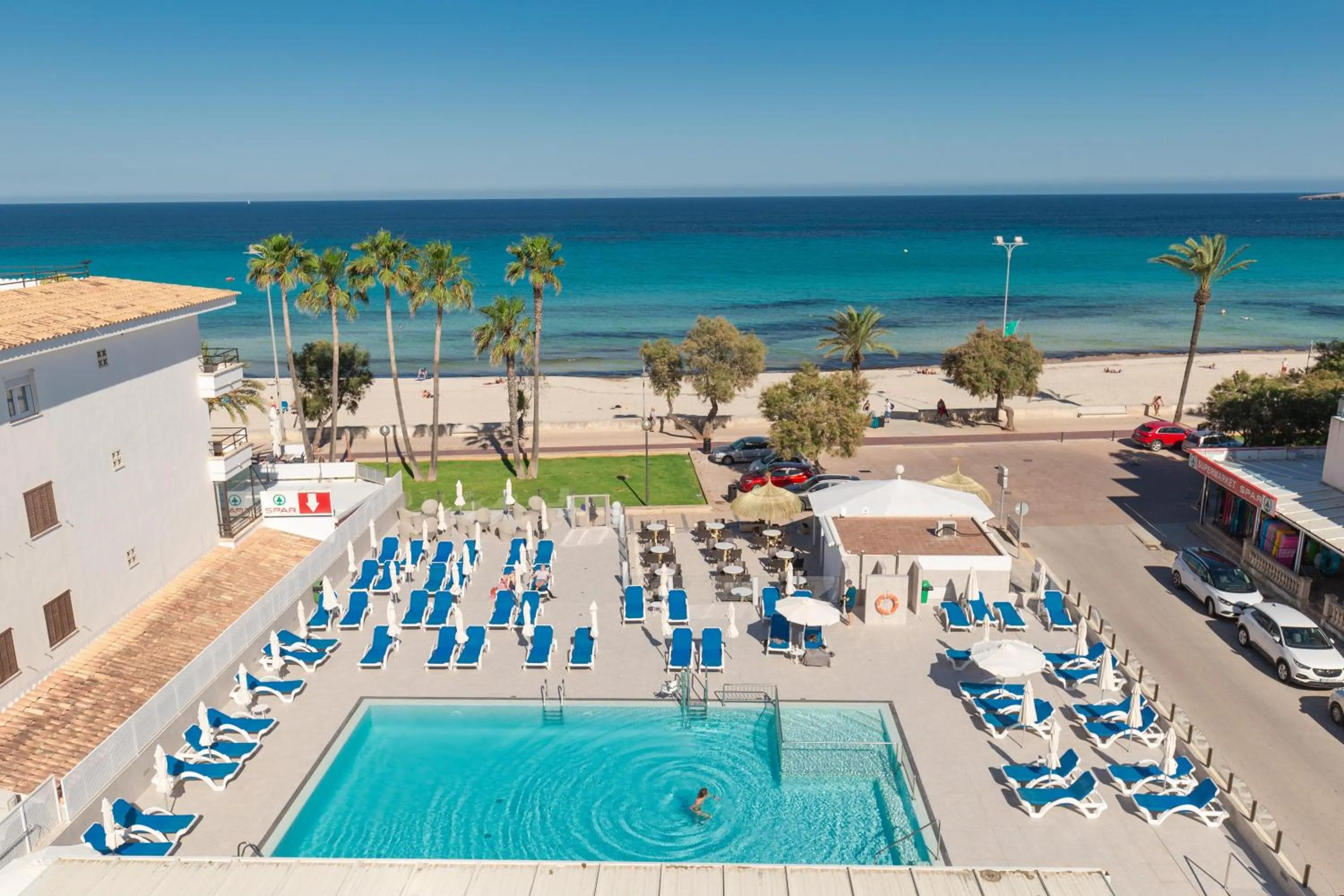 Swimming pool in R2 Veronica