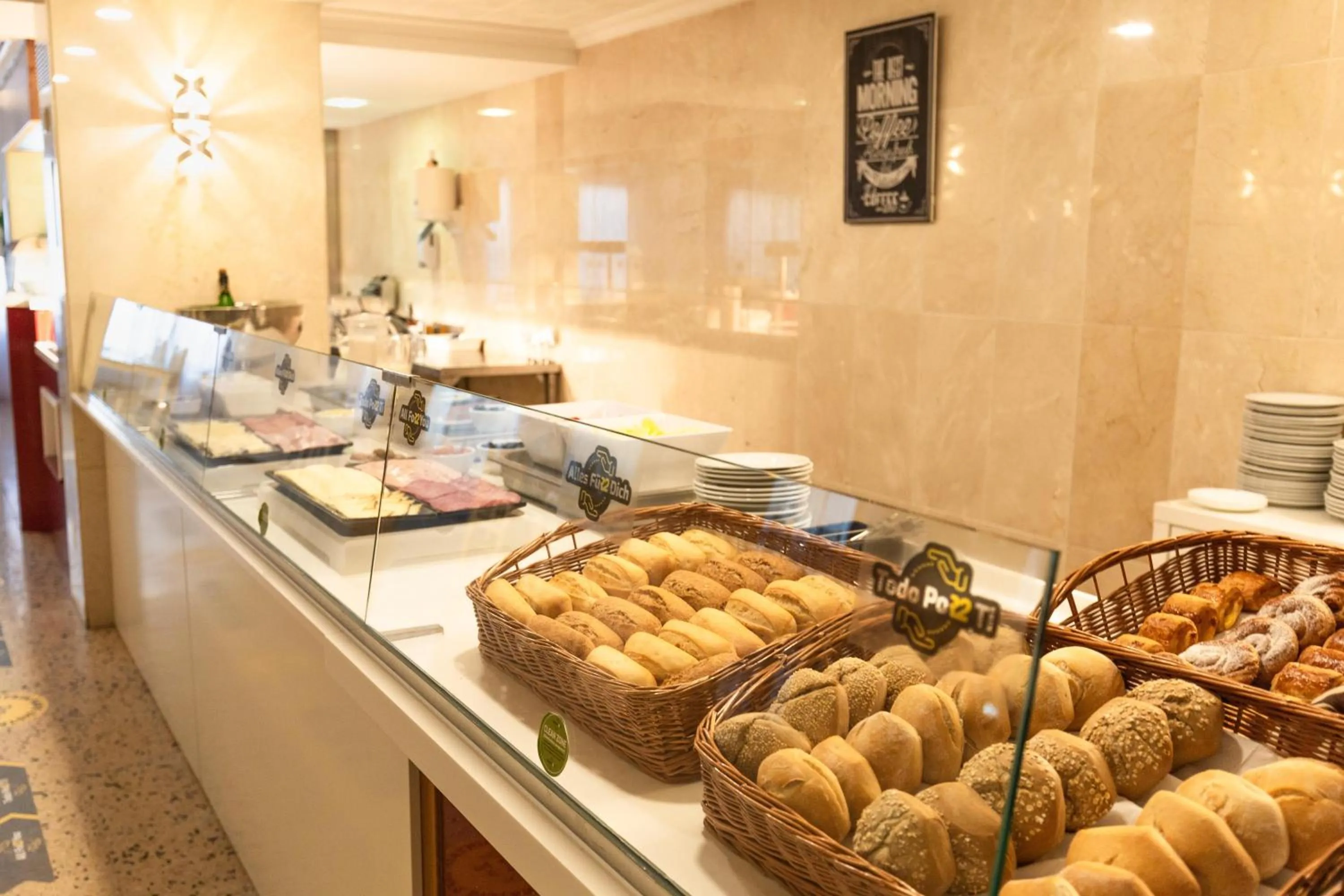 Restaurant/places to eat in R2 Veronica