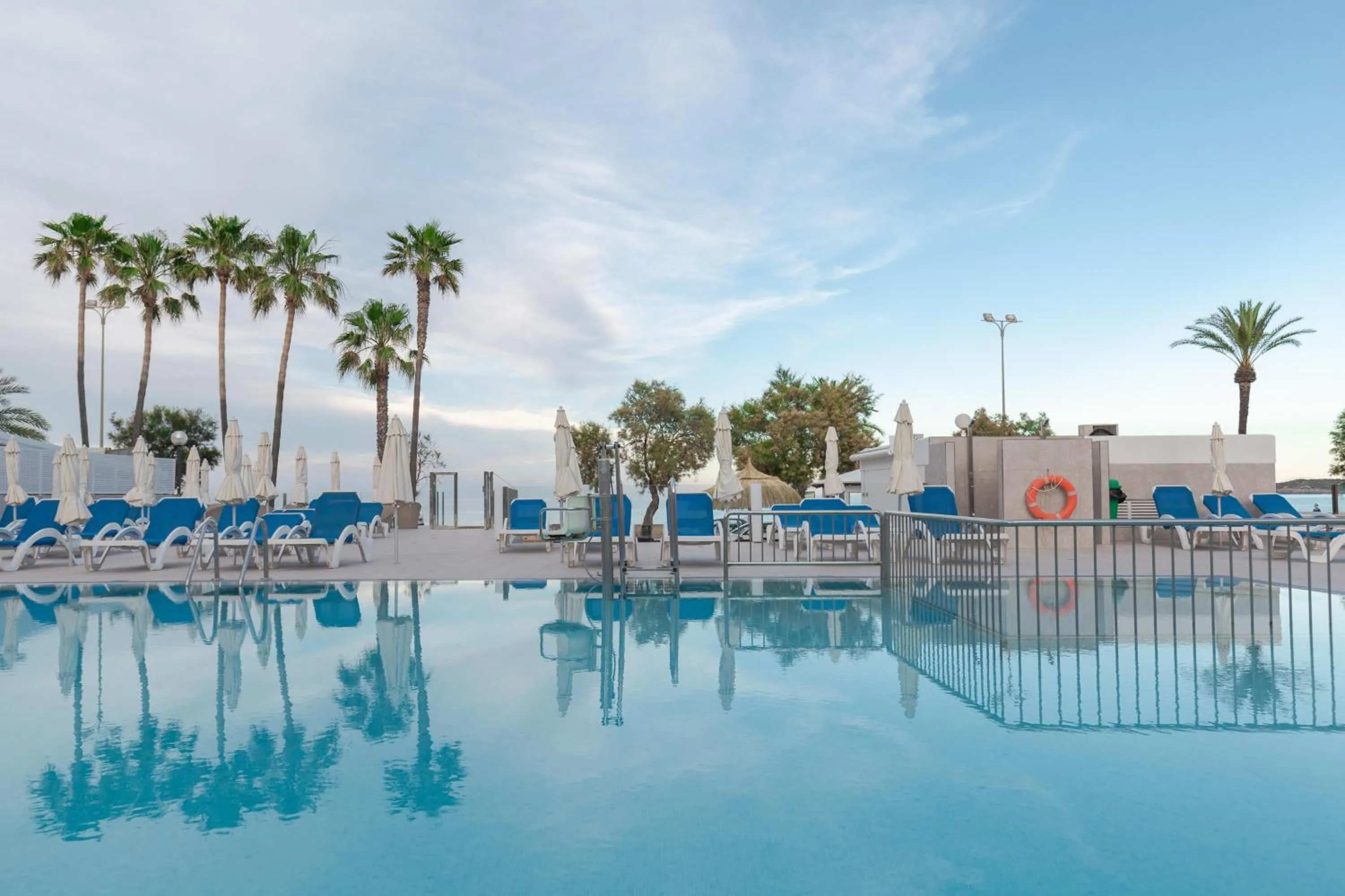 Swimming pool in R2 Veronica