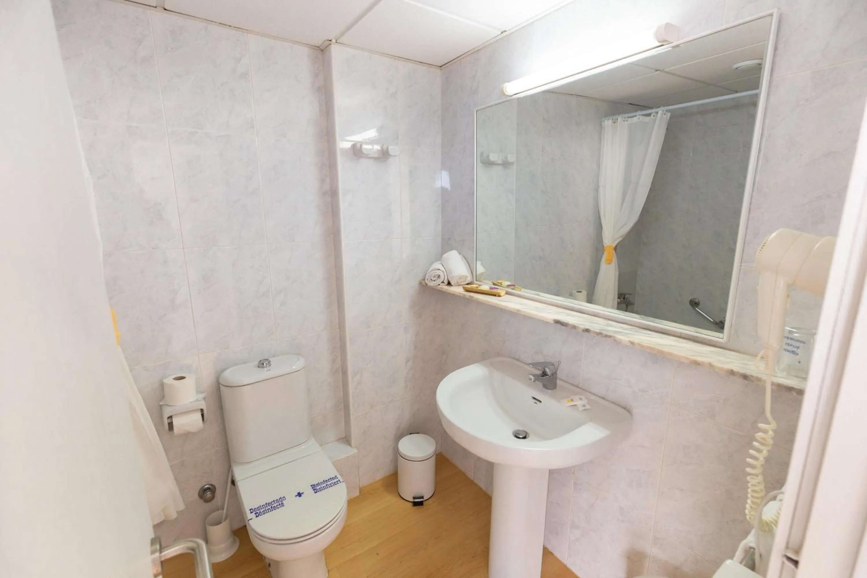 Toilet in R2 Veronica