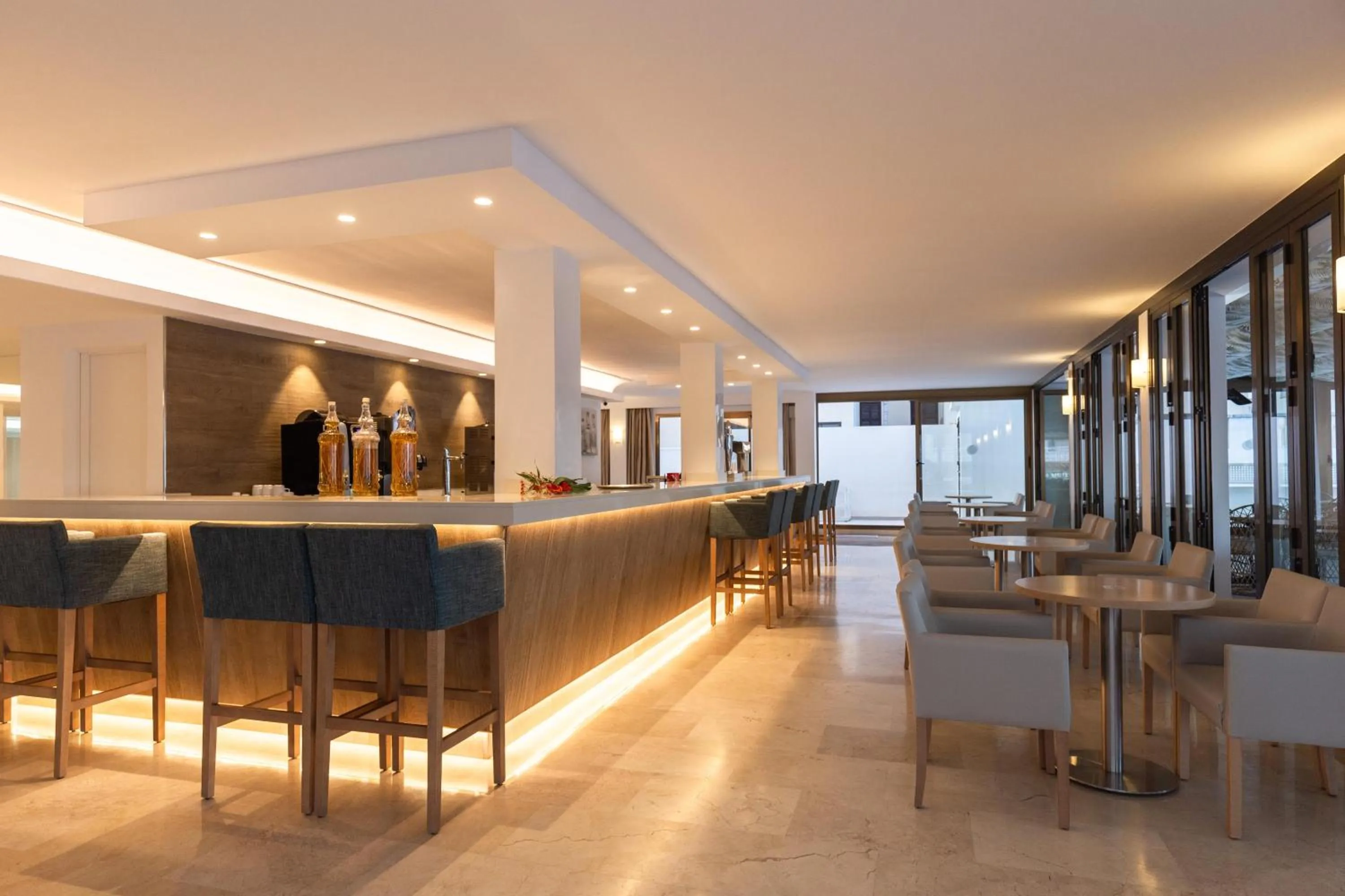 Lounge or bar in R2 Veronica