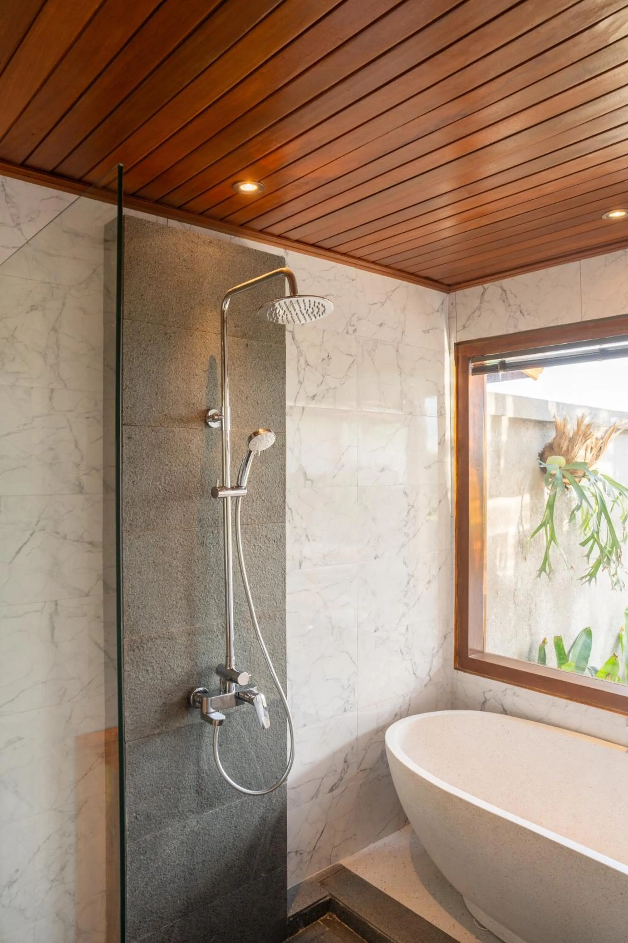 Shower in Kaki Uma Villa