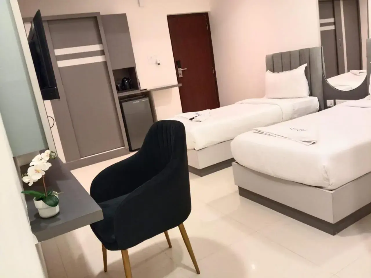 Deluxe Twin Room in Hotel Radhe Pride Hitech City Deluxe Twin Room in Hotel Radhe Pride Hitech City