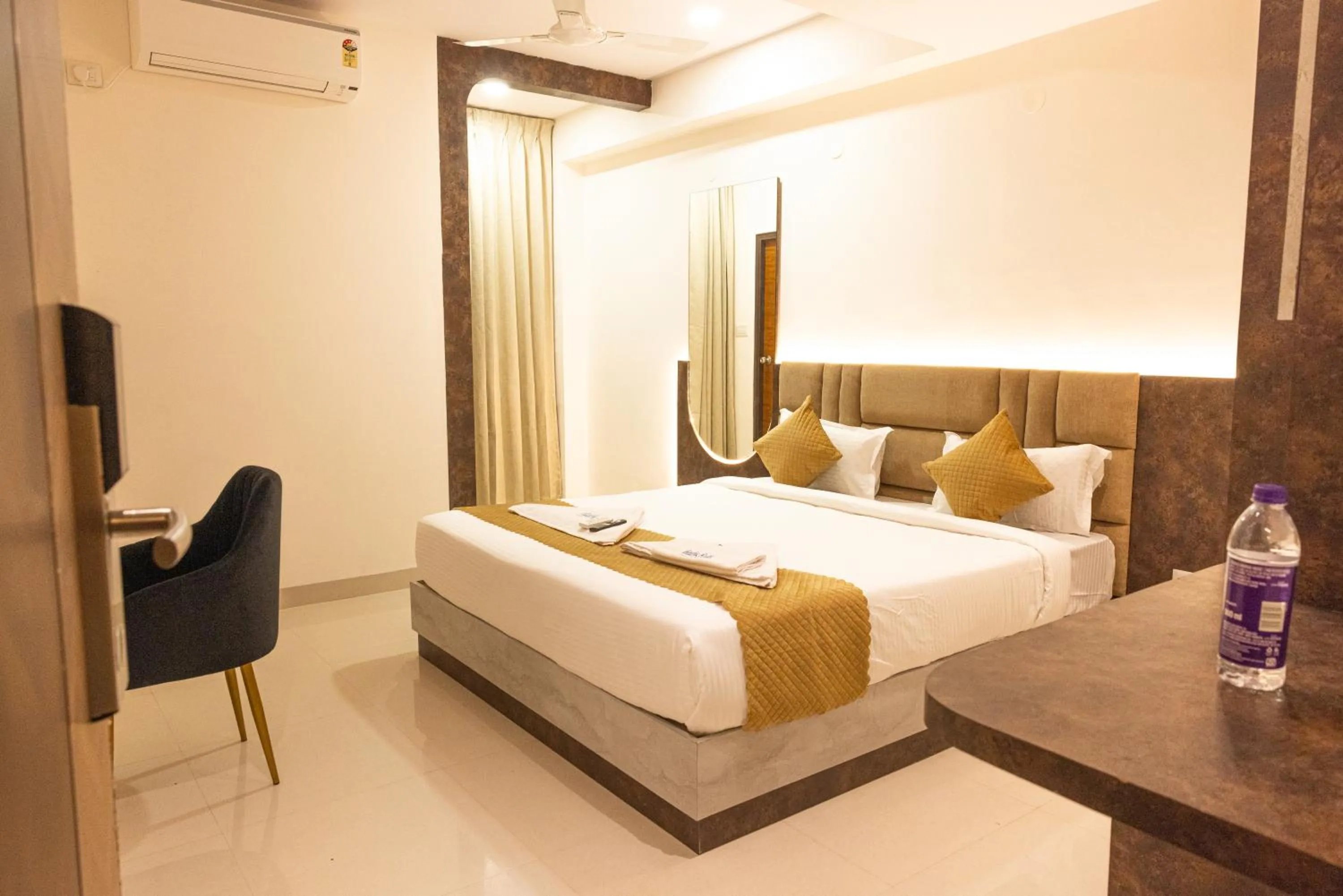 Bed in Hotel Radhe Pride Hitech City