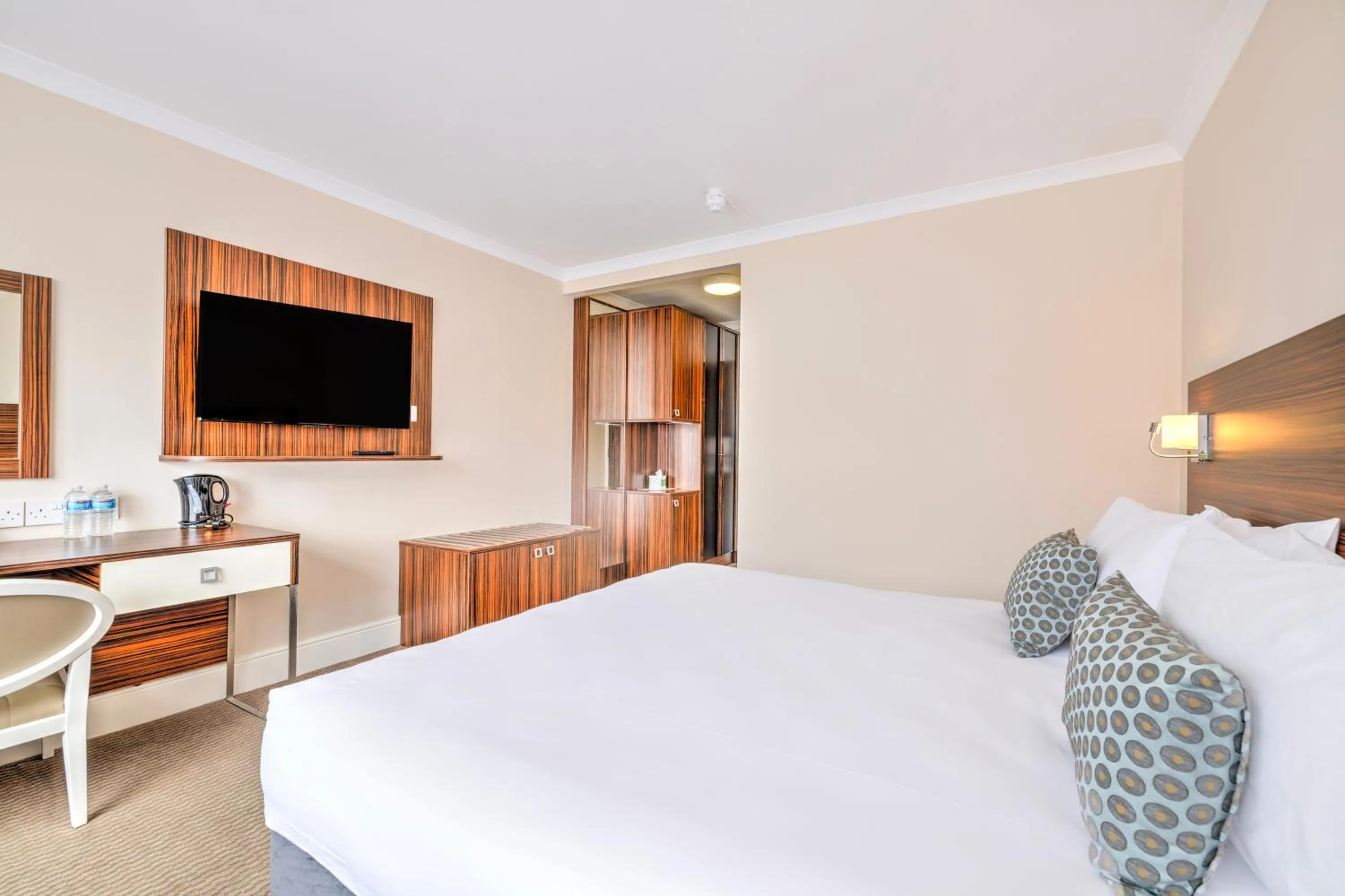 Bedroom, Bed in Palms Hotel & Retreat By Palette London Romford