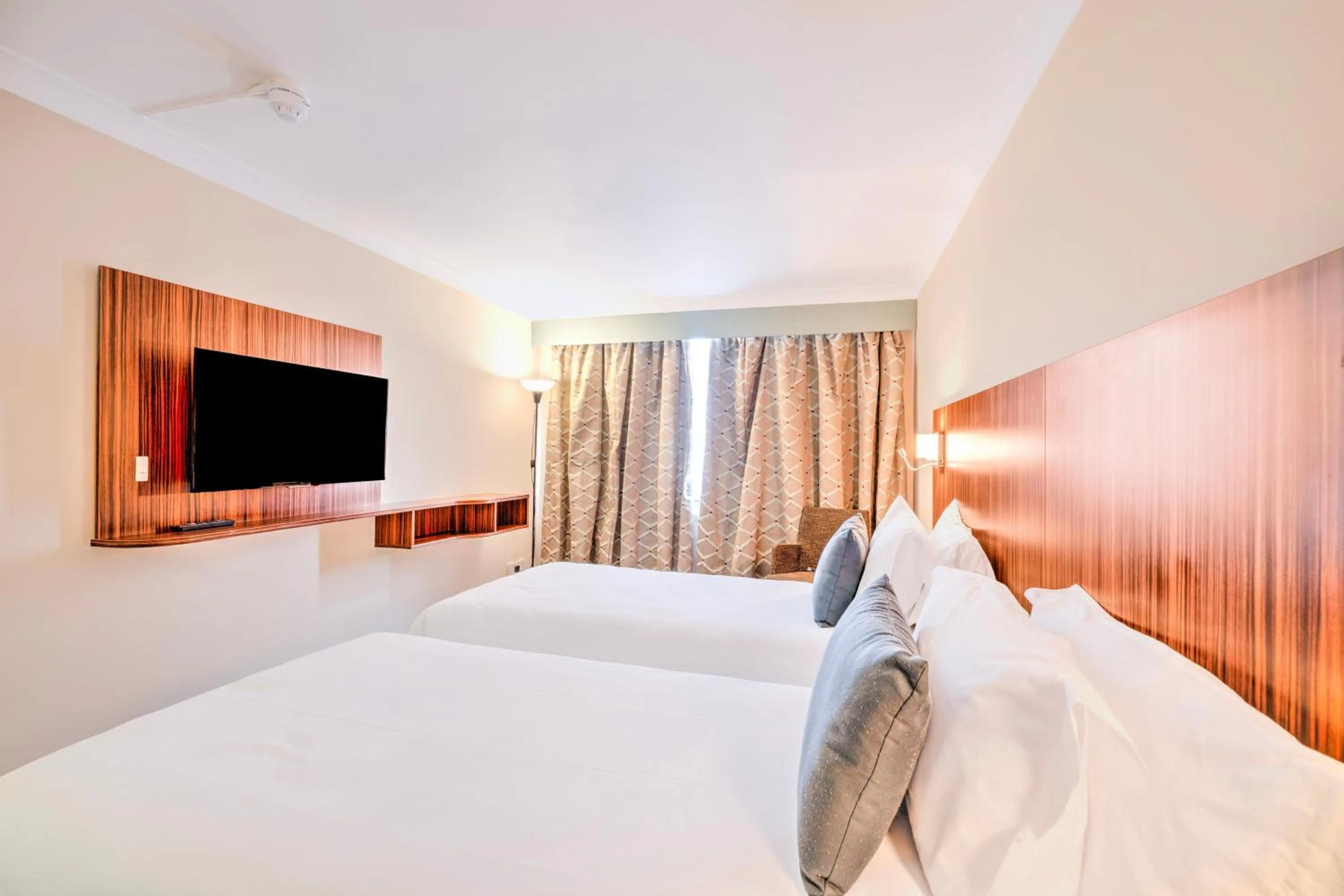 Bed in Palms Hotel & Retreat By Palette London Romford