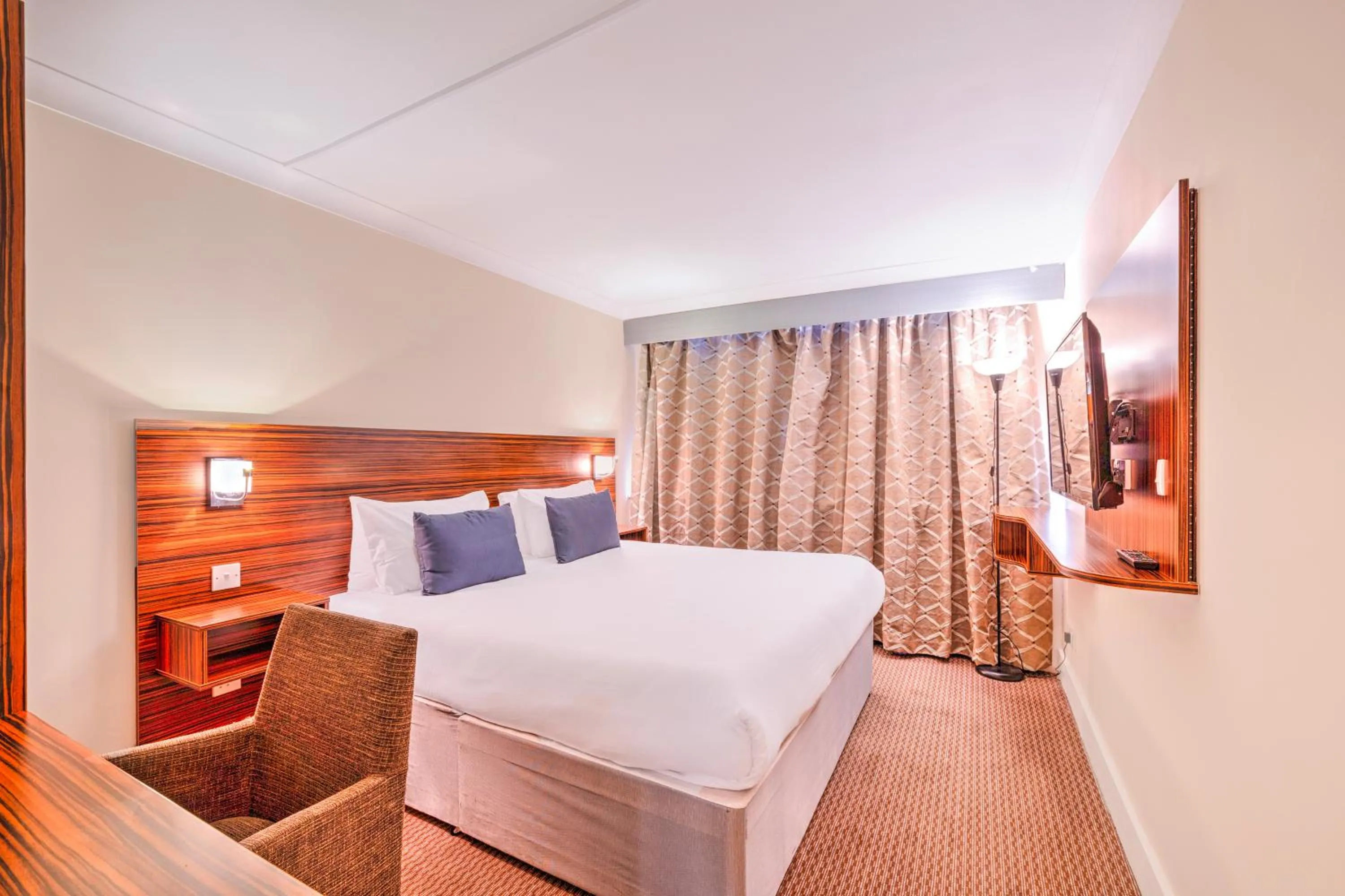 Bedroom, Bed in Palms Hotel & Retreat By Palette London Romford