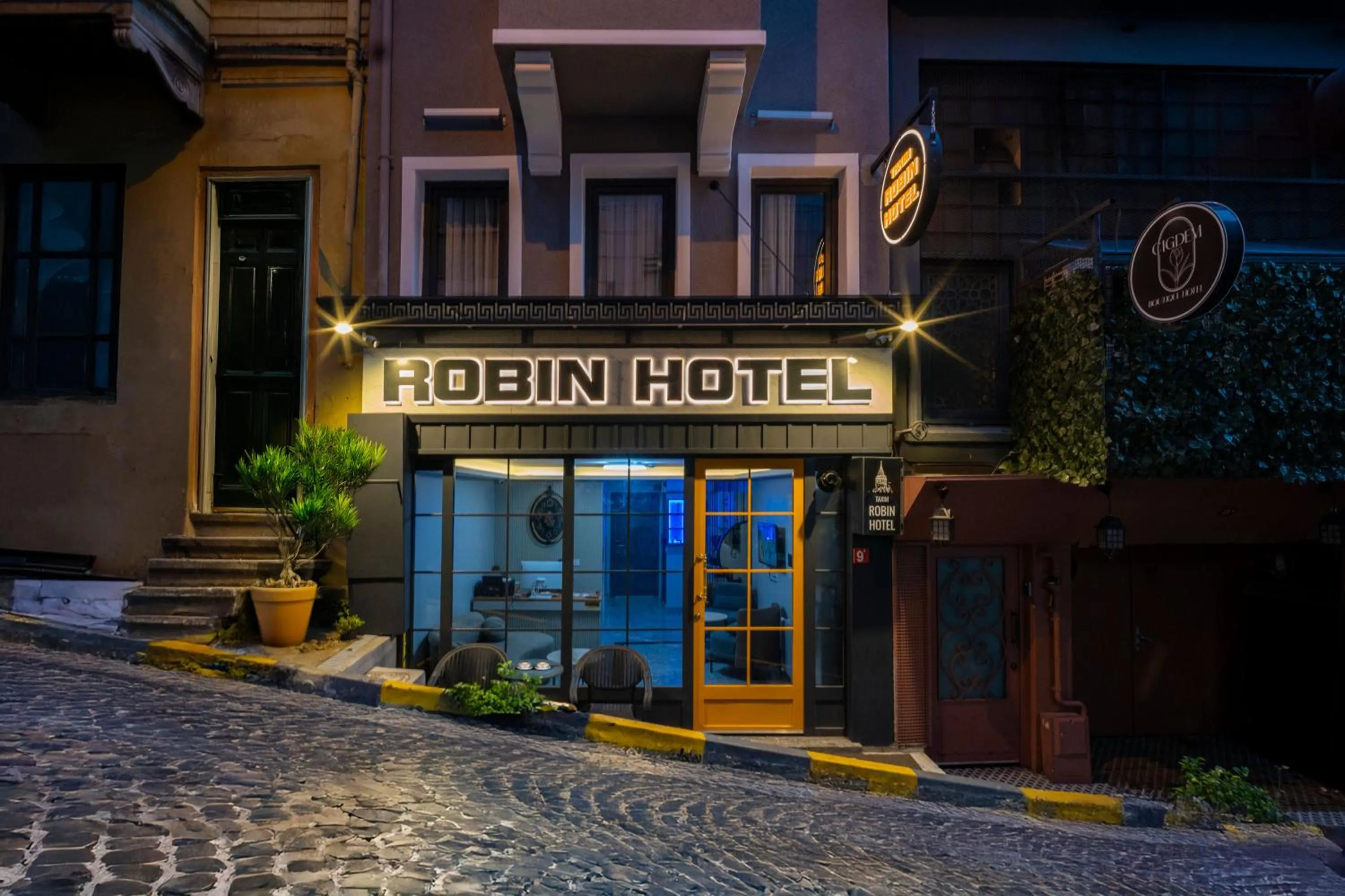 Property building in Robin Hotel