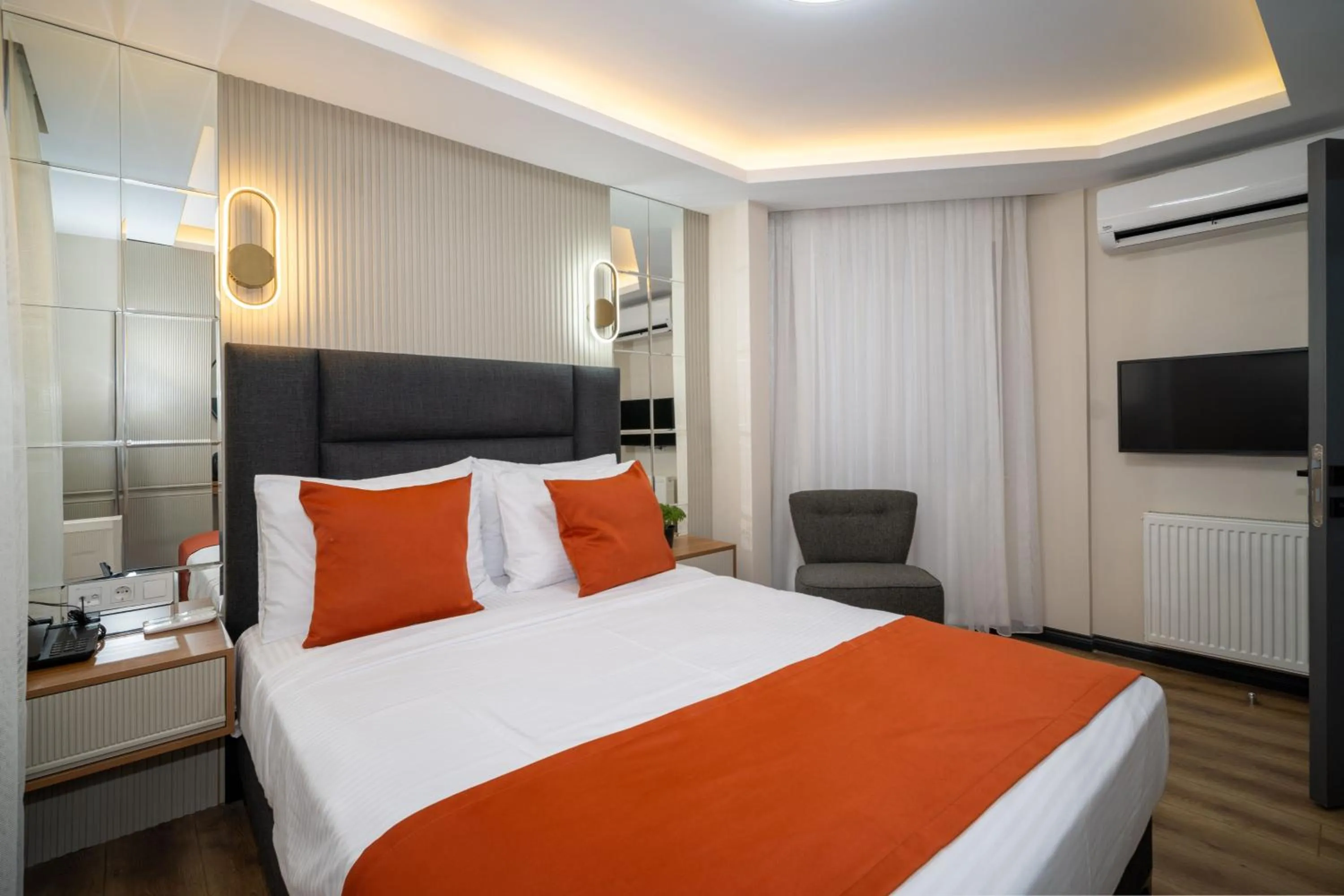 Bedroom, Bed in Robin Hotel