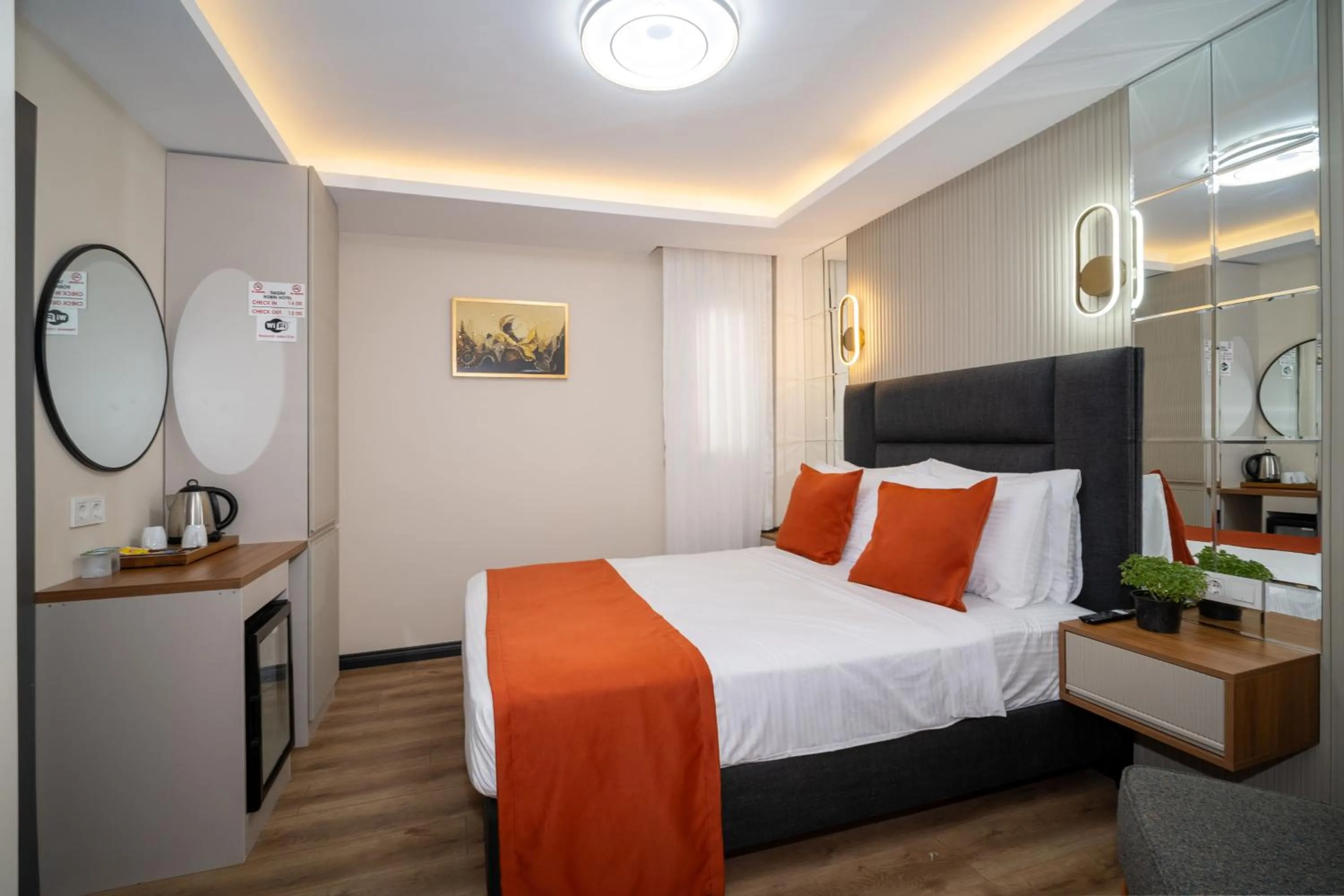 Bedroom, Bed in Robin Hotel