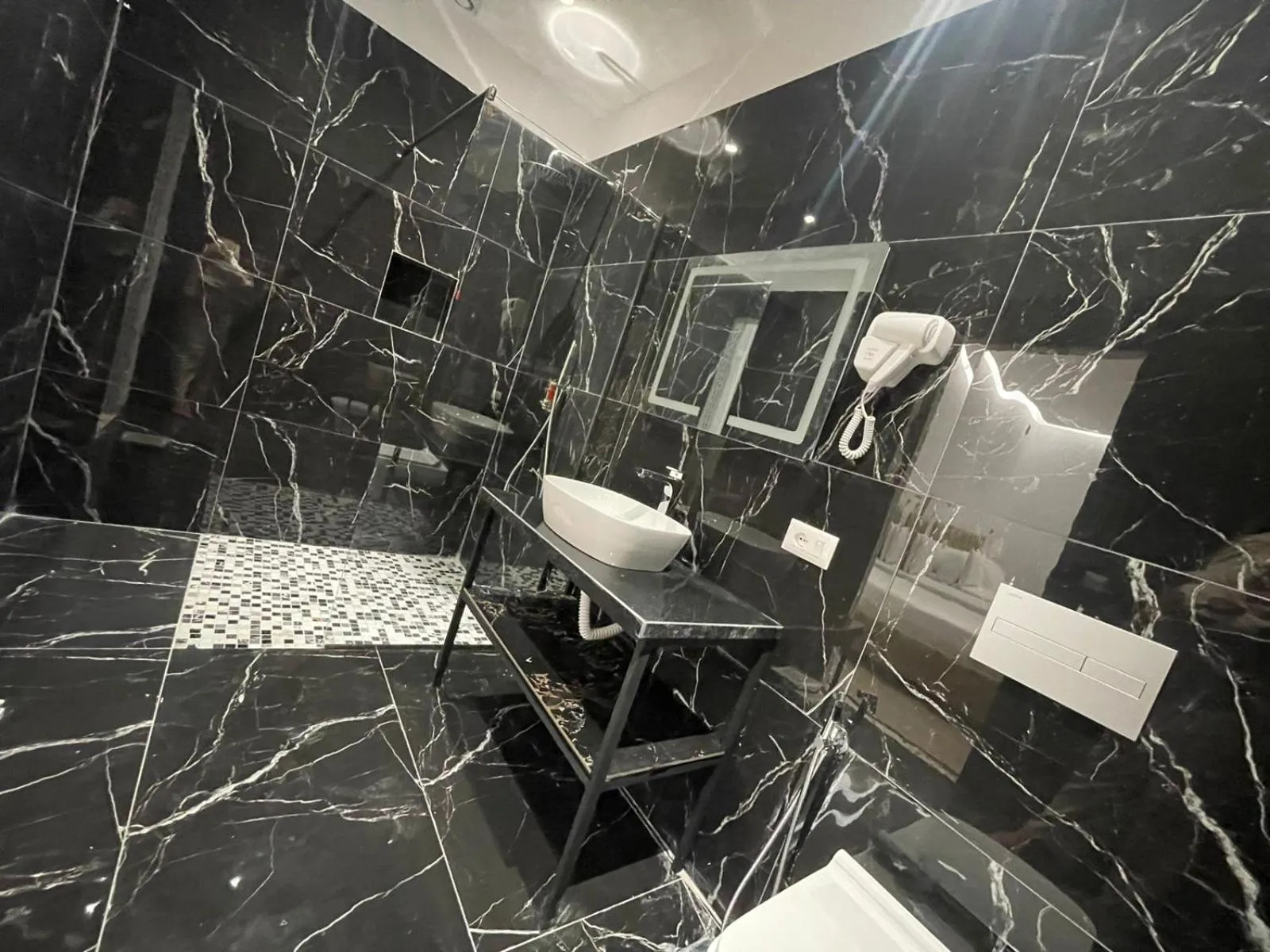 Shower in Hotel Panorama & Spa Elbasan