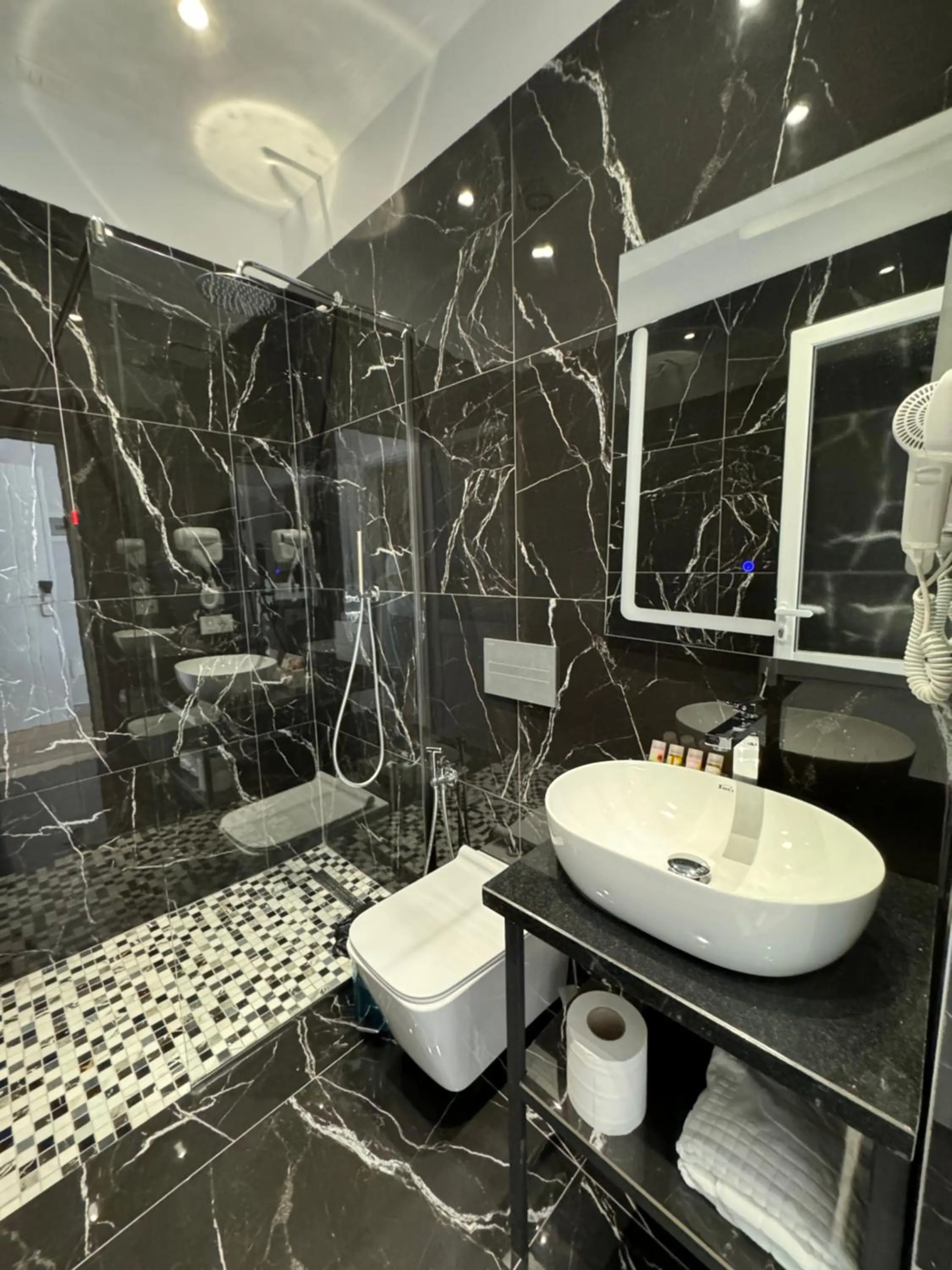 Shower in Hotel Panorama & Spa Elbasan