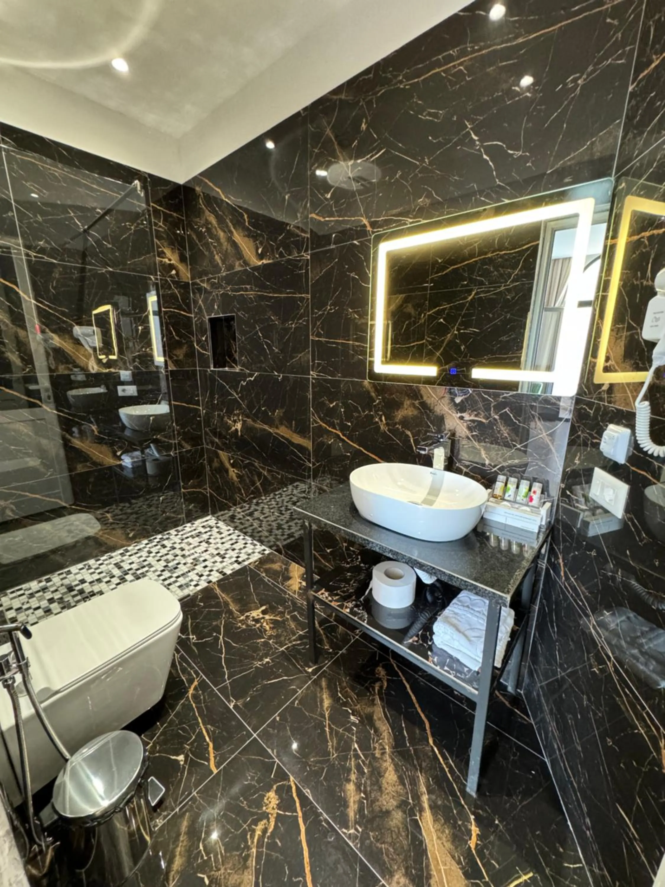 Shower in Hotel Panorama & Spa Elbasan