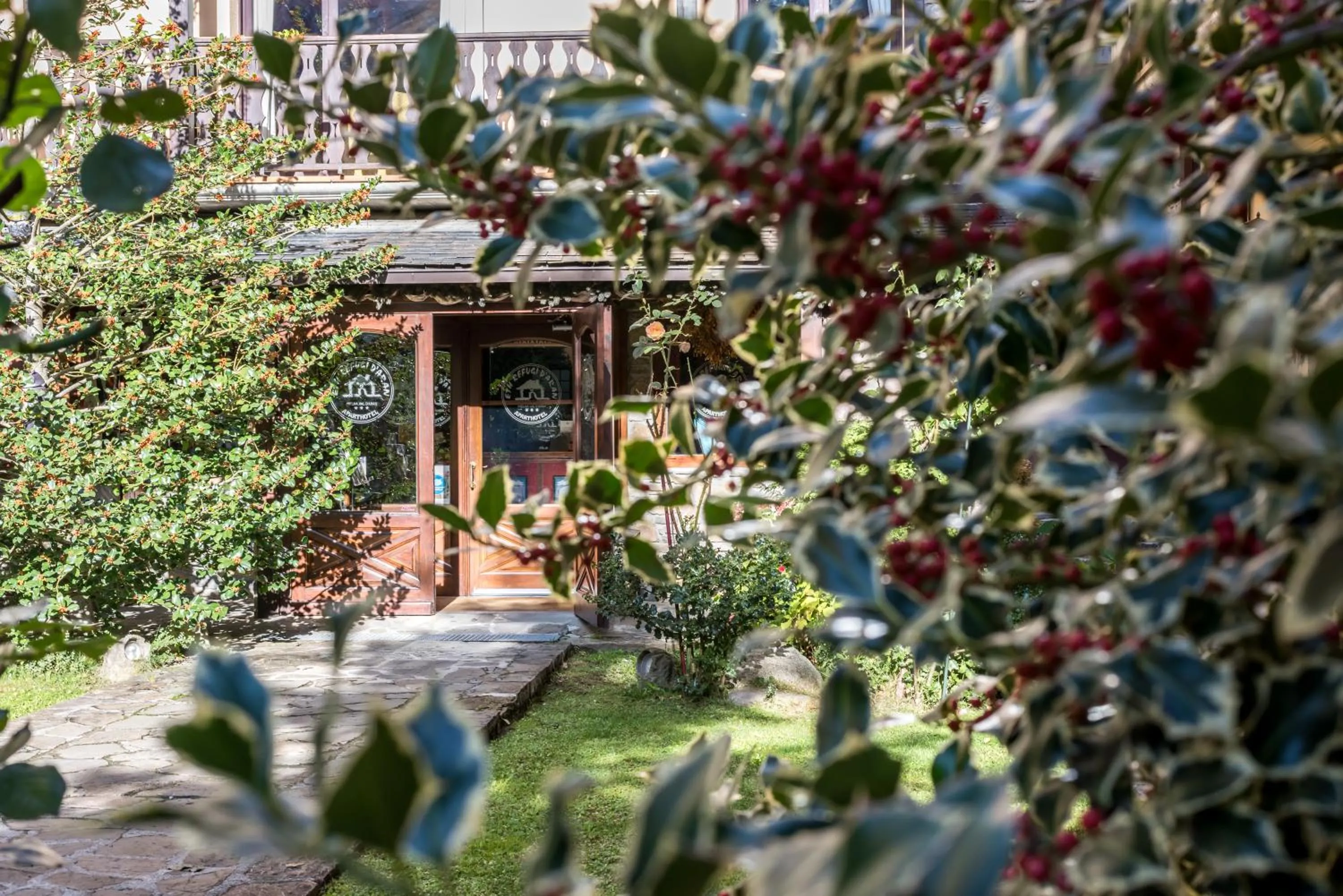 Property building in El Refugio de Aran Vielha Aparthotel