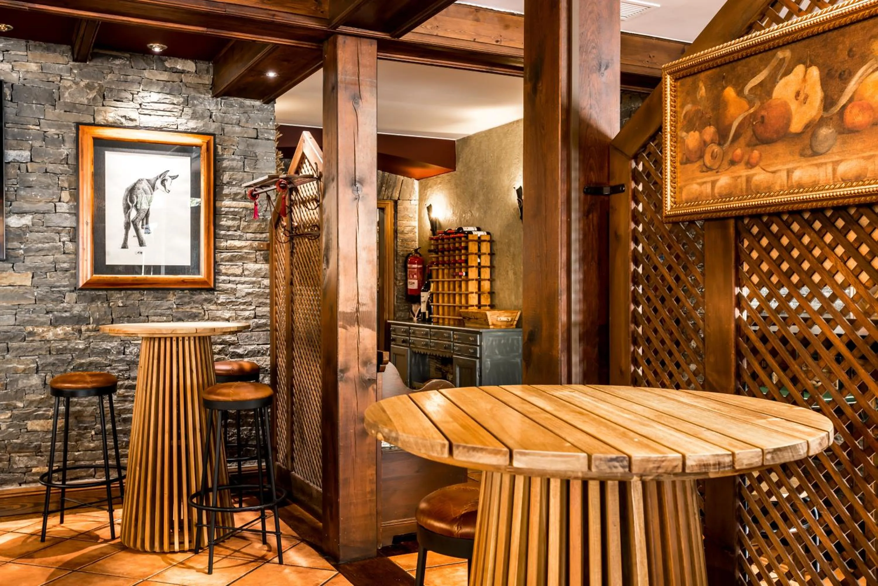 Lounge or bar in El Refugio de Aran Vielha Aparthotel