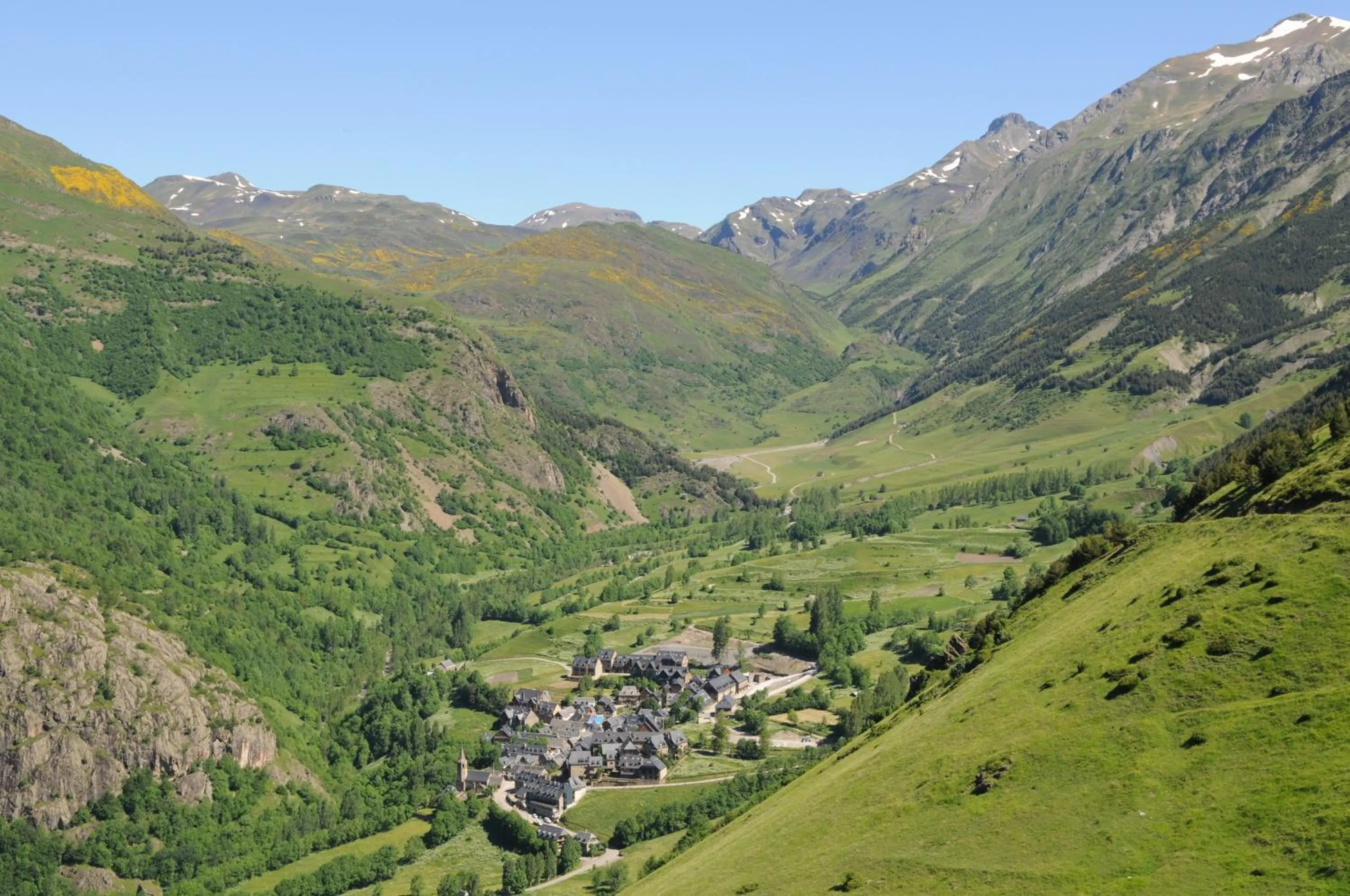 Natural landscape in El Refugio de Aran Vielha Aparthotel