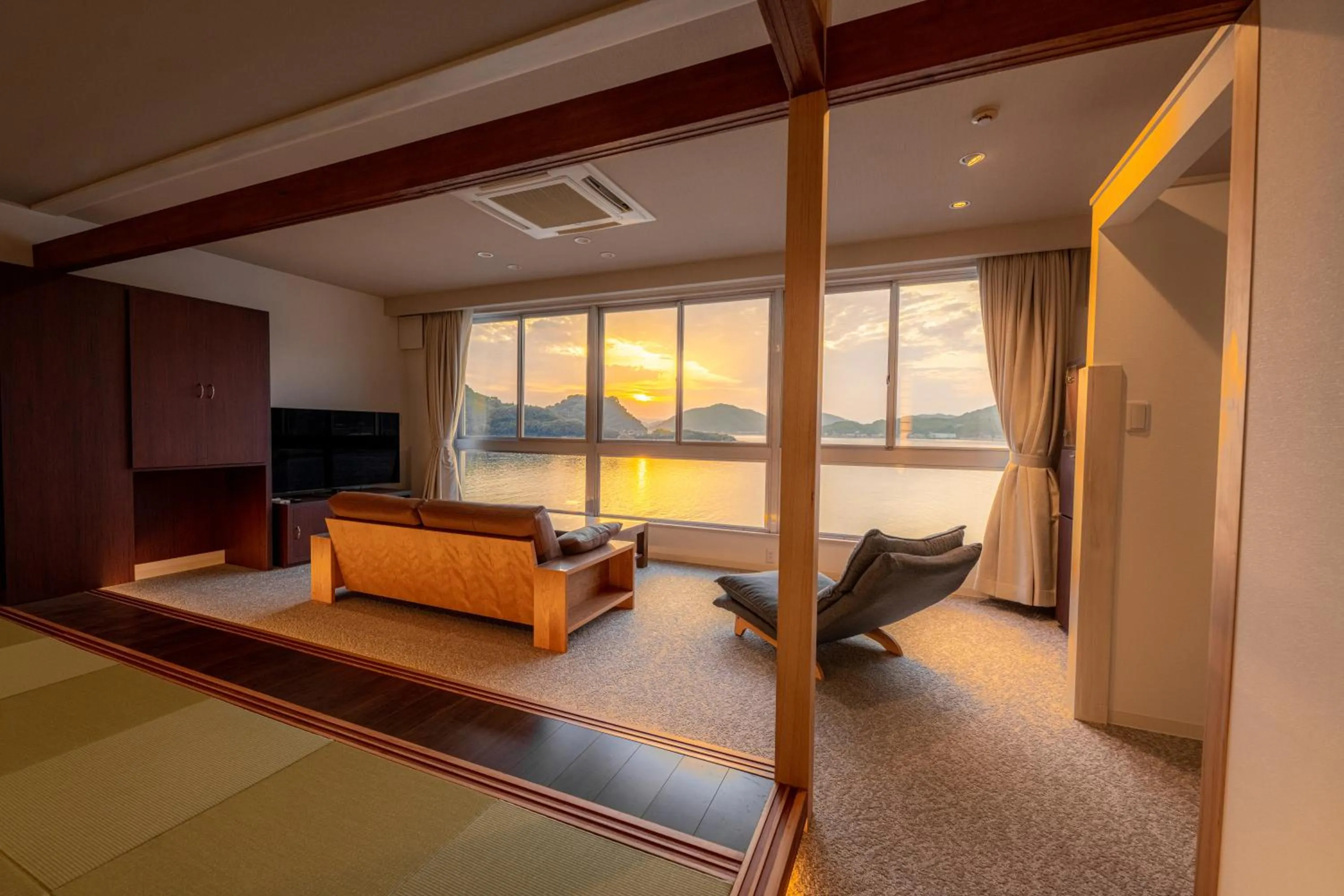 Photo of the whole room, Bed in Abuto Honkan