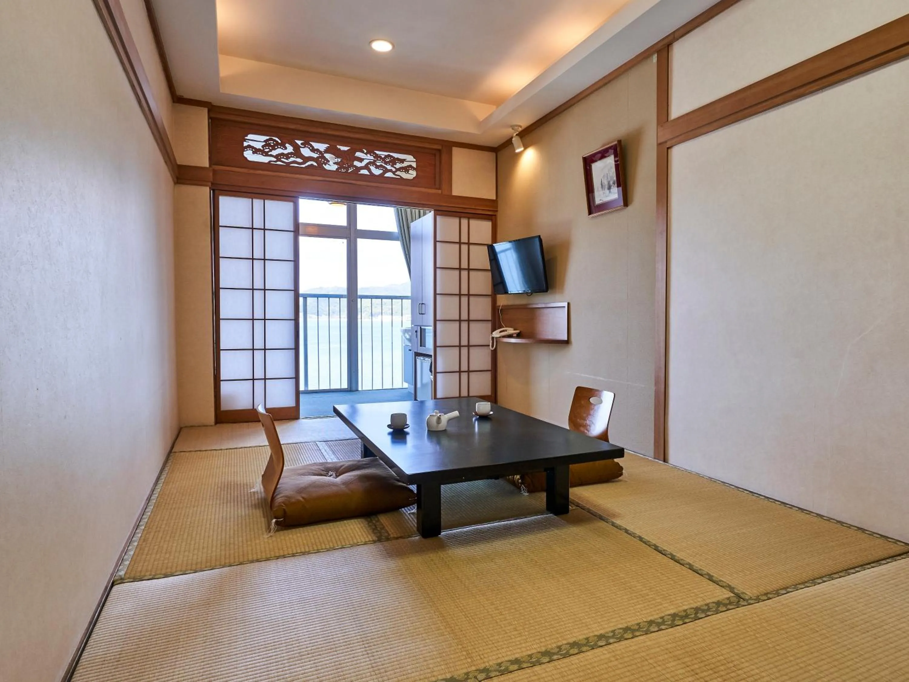 Photo of the whole room in Abuto Honkan