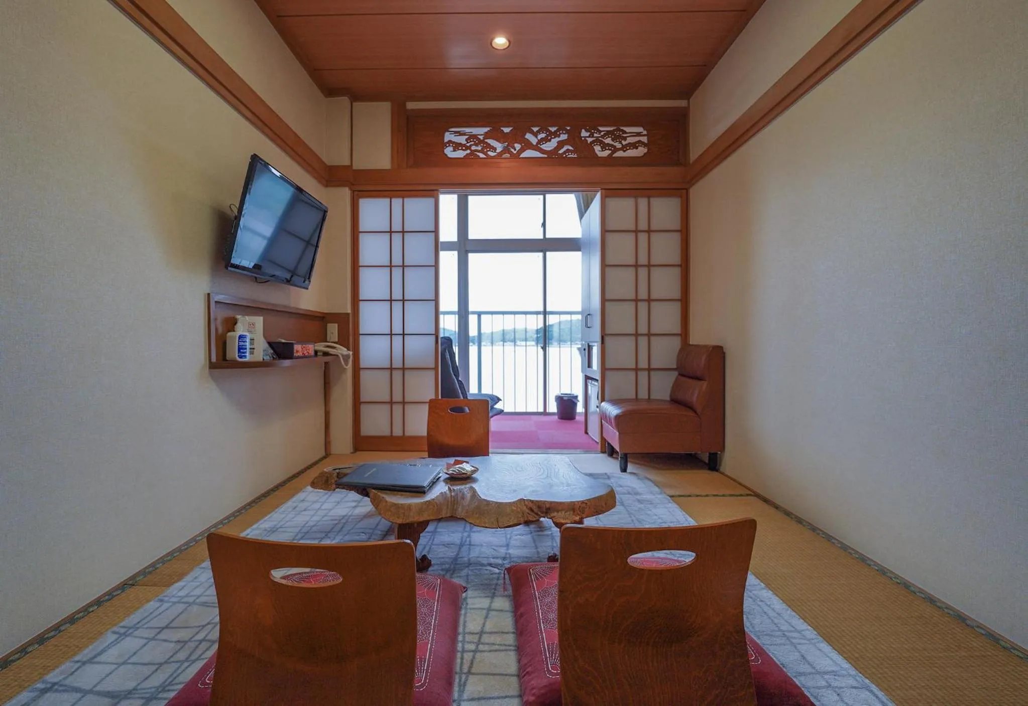 Photo of the whole room in Abuto Honkan