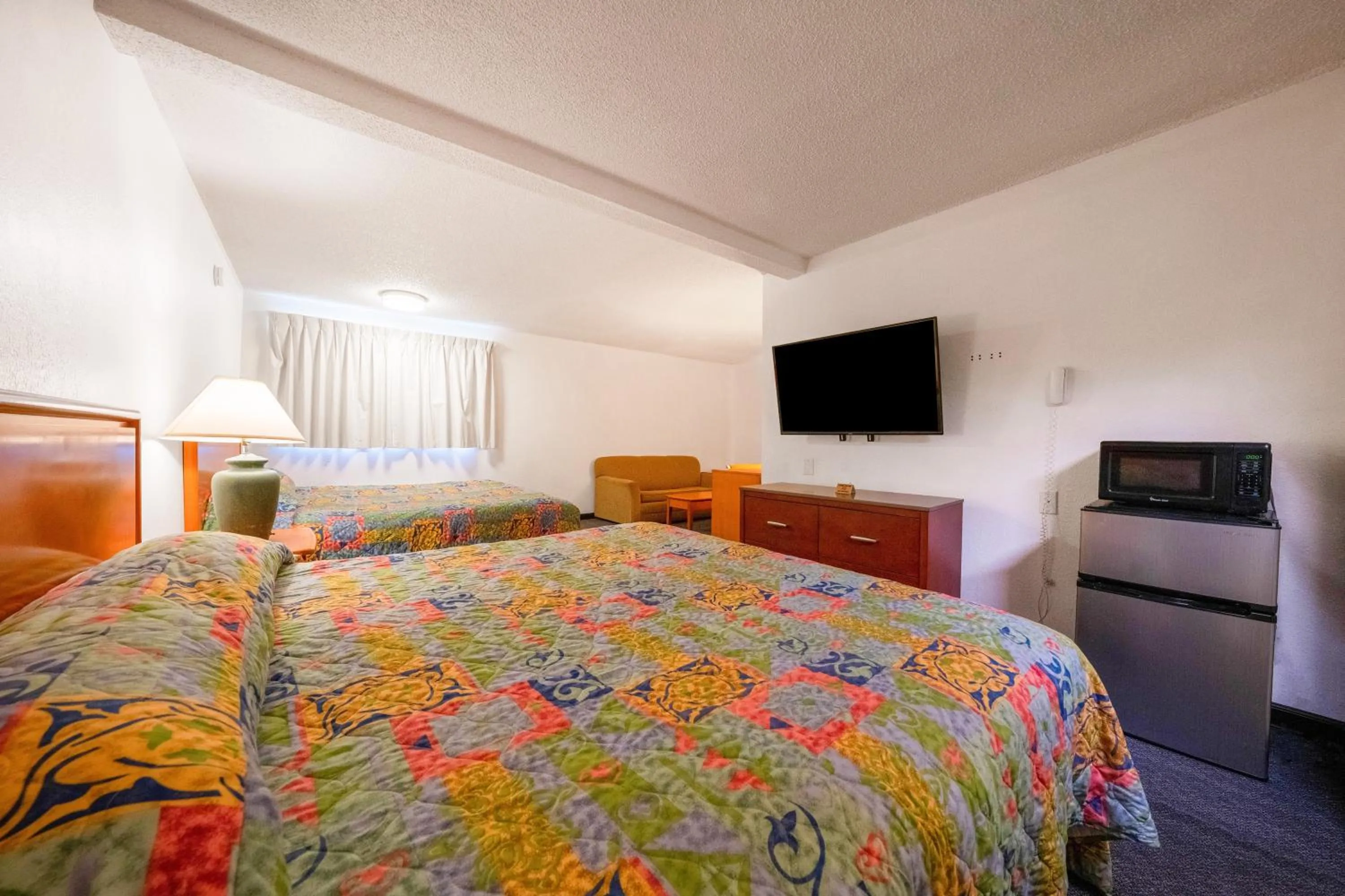 Bedroom, Bed in Unicorn Inn by OYO Portland