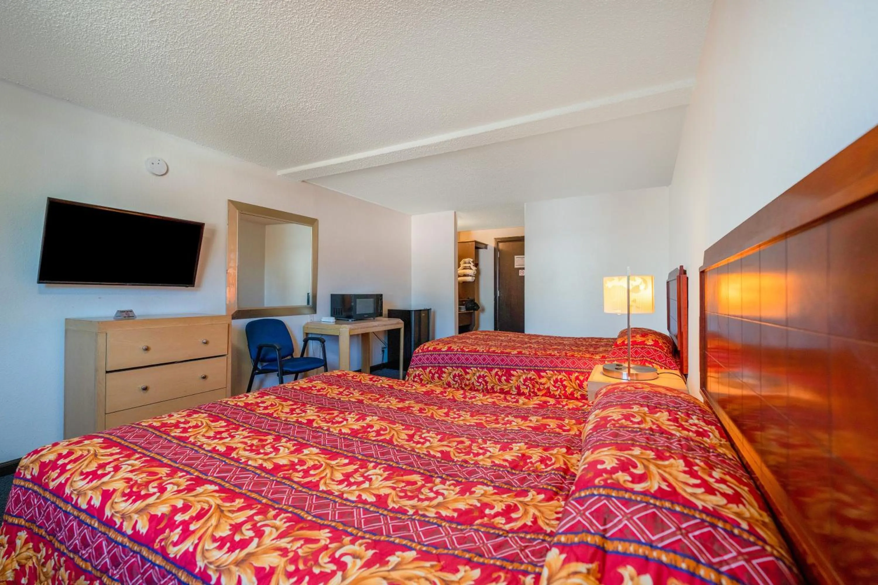 Bedroom, Bed in Unicorn Inn by OYO Portland