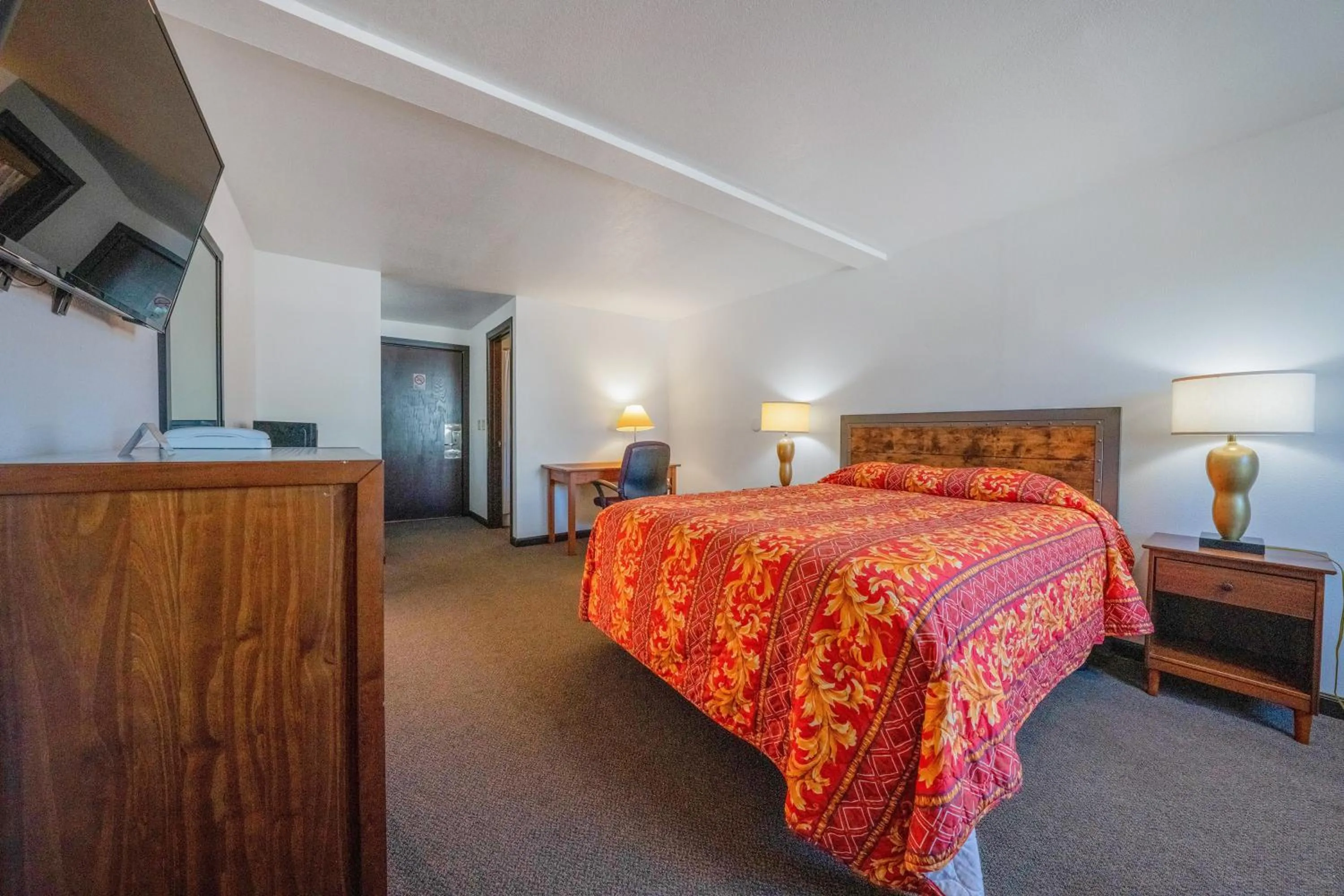 Bedroom, Bed in Unicorn Inn by OYO Portland