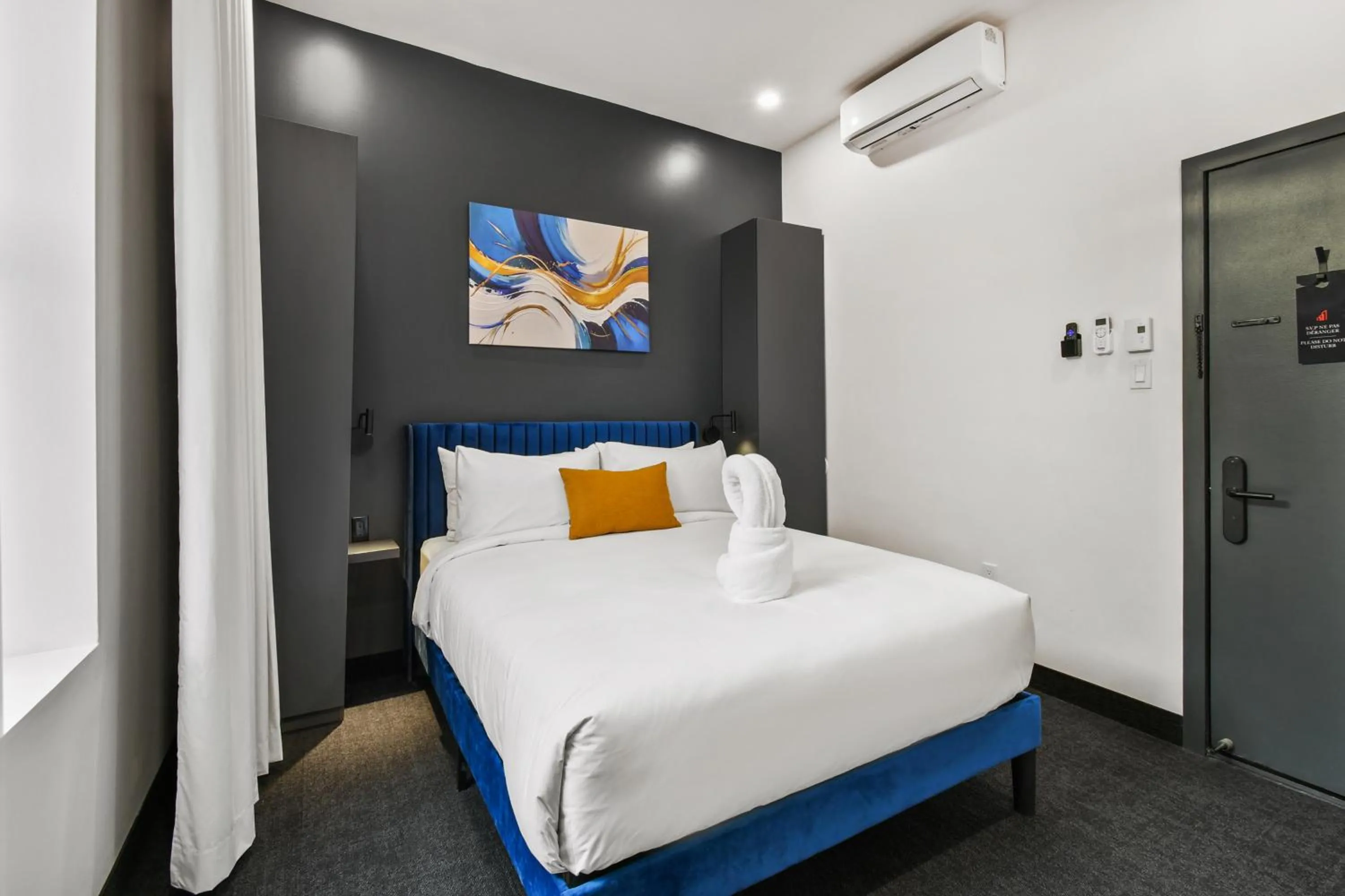 Bed in Lift Hotel