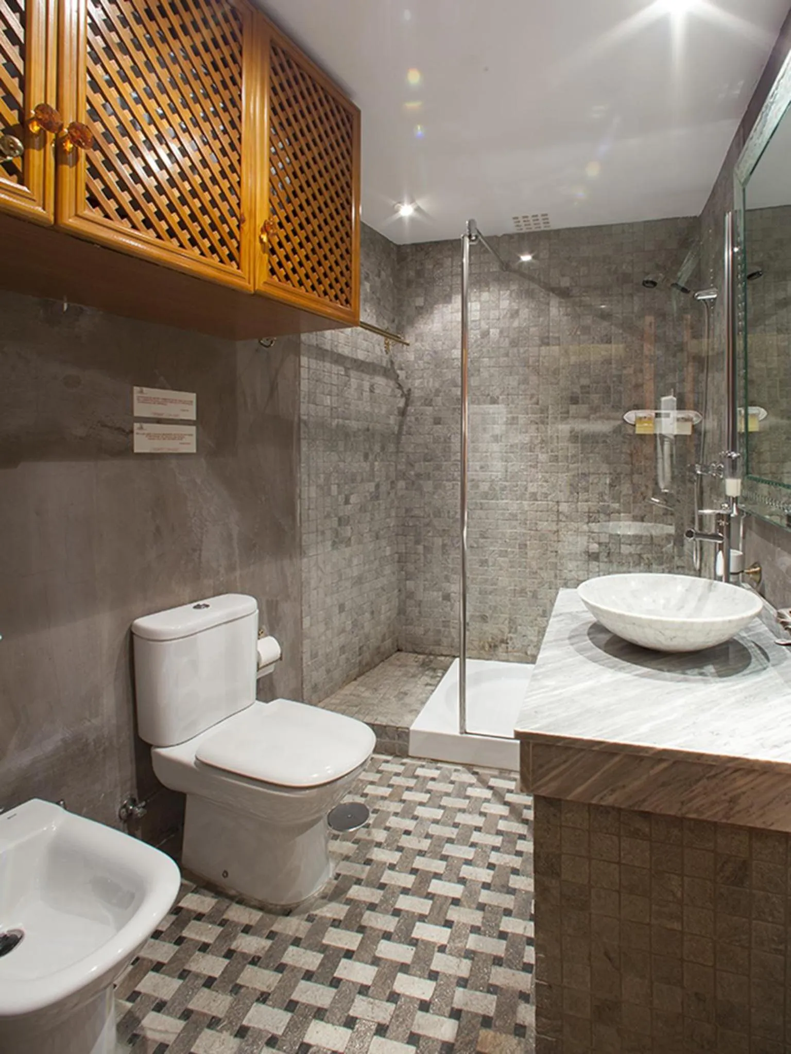 Shower in Almunia de San Miguel