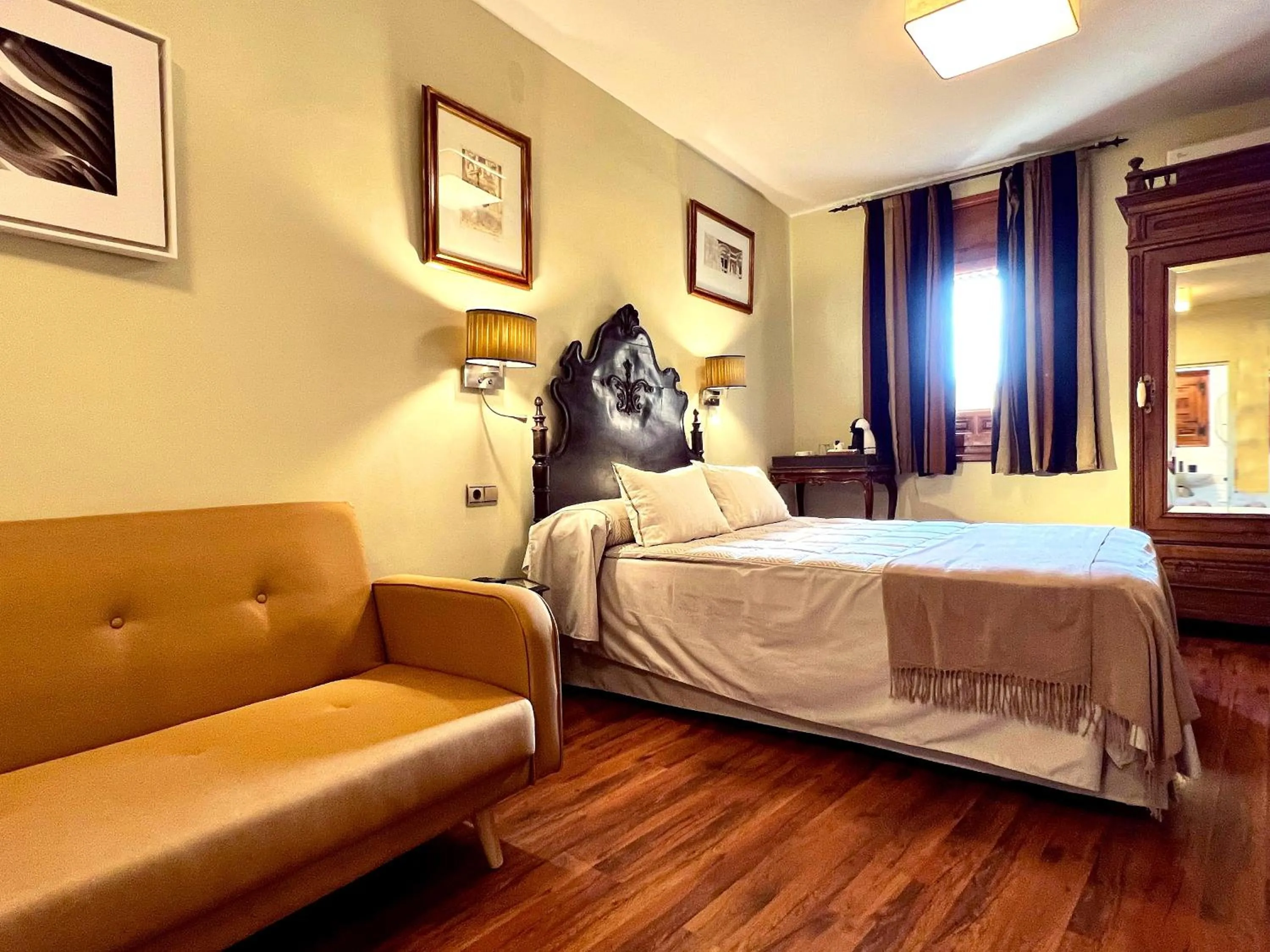 Photo of the whole room, Bed in Almunia de San Miguel