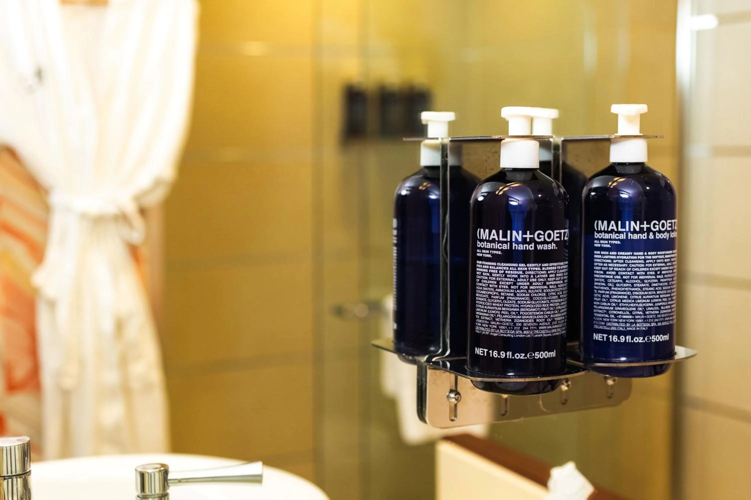 Bathroom in Daddy O Hotel