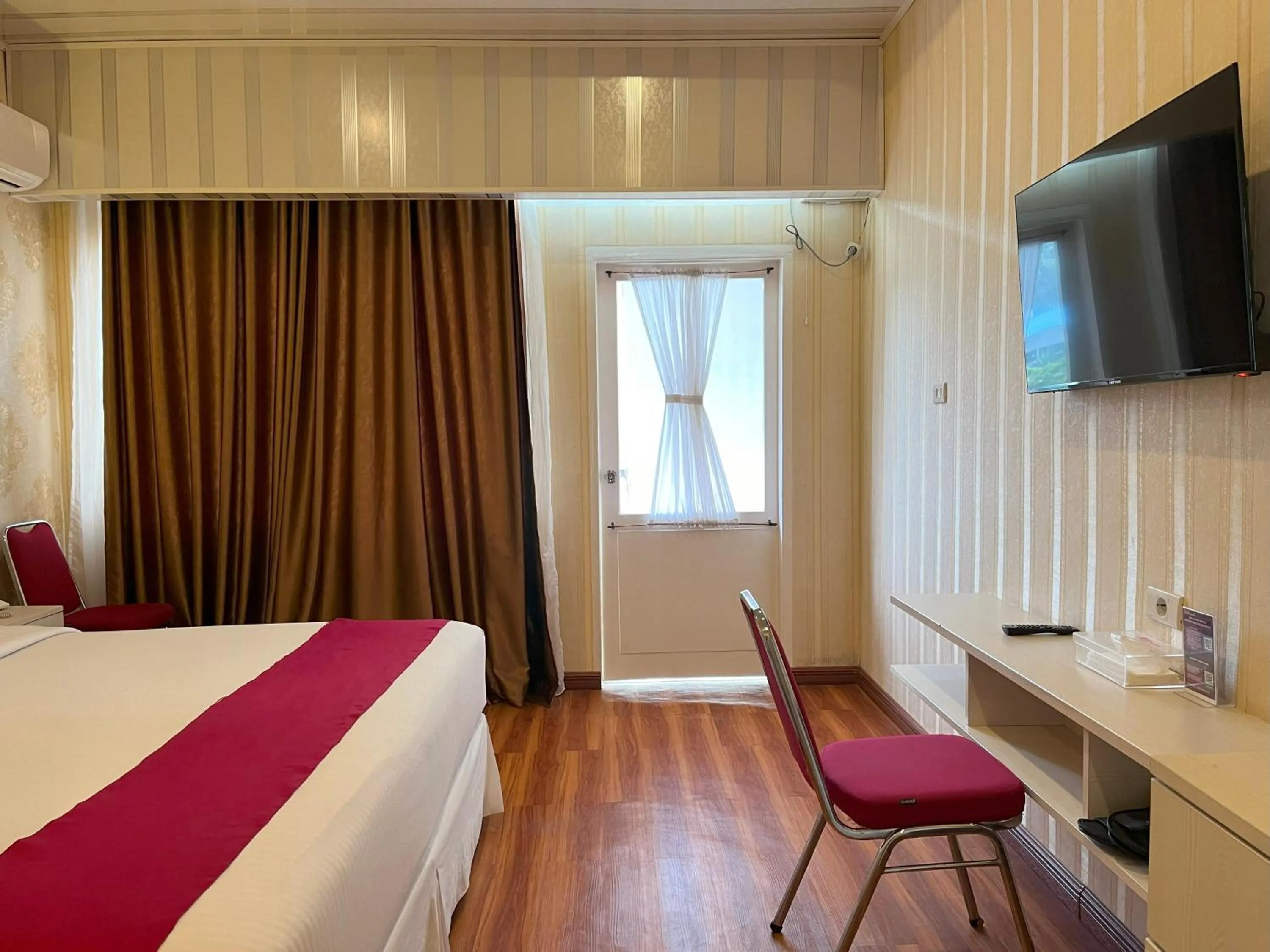 Bed in Grand Tamaro Hotel