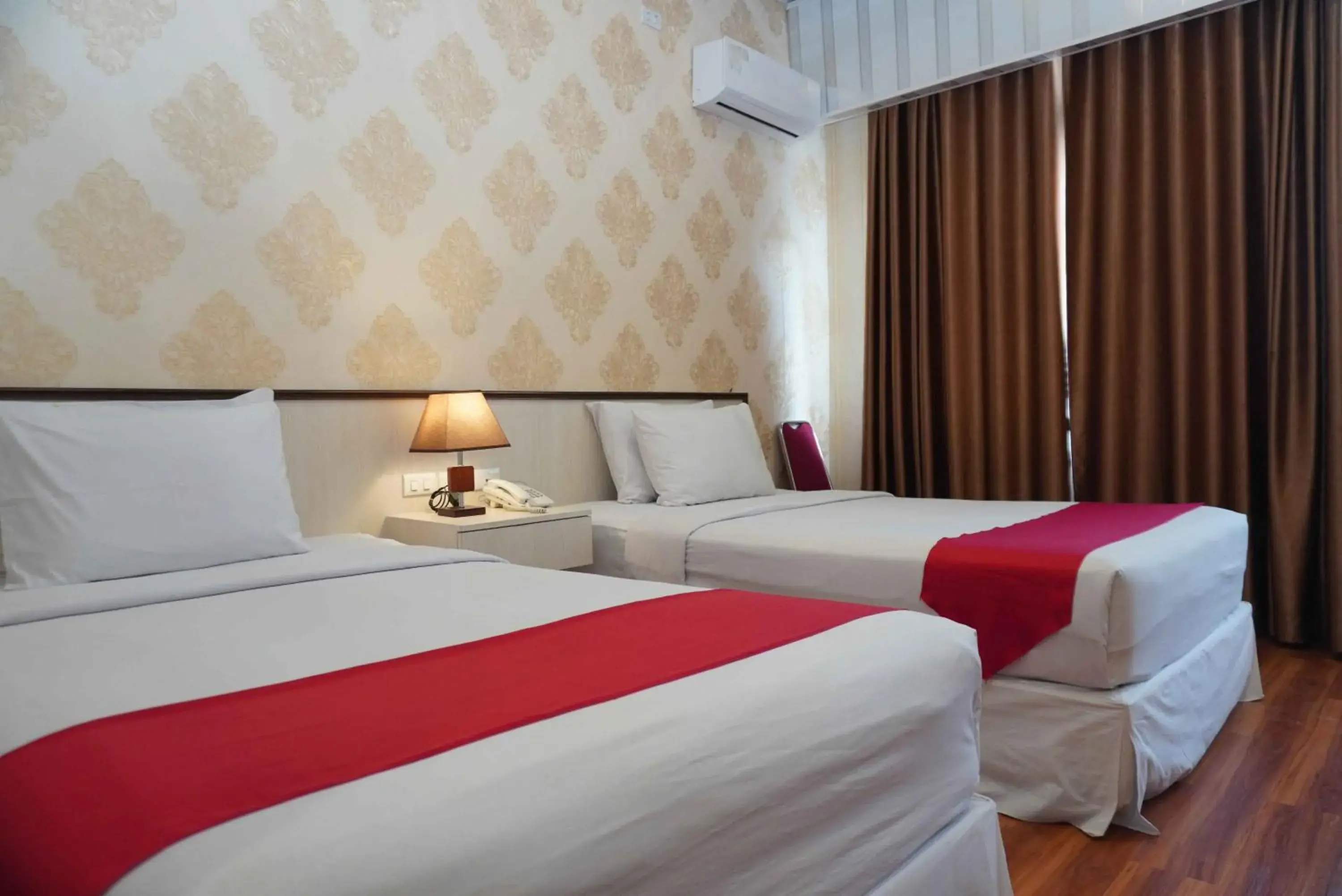 Superior Twin Room in Grand Tamaro Hotel Superior Twin Room in Grand Tamaro Hotel