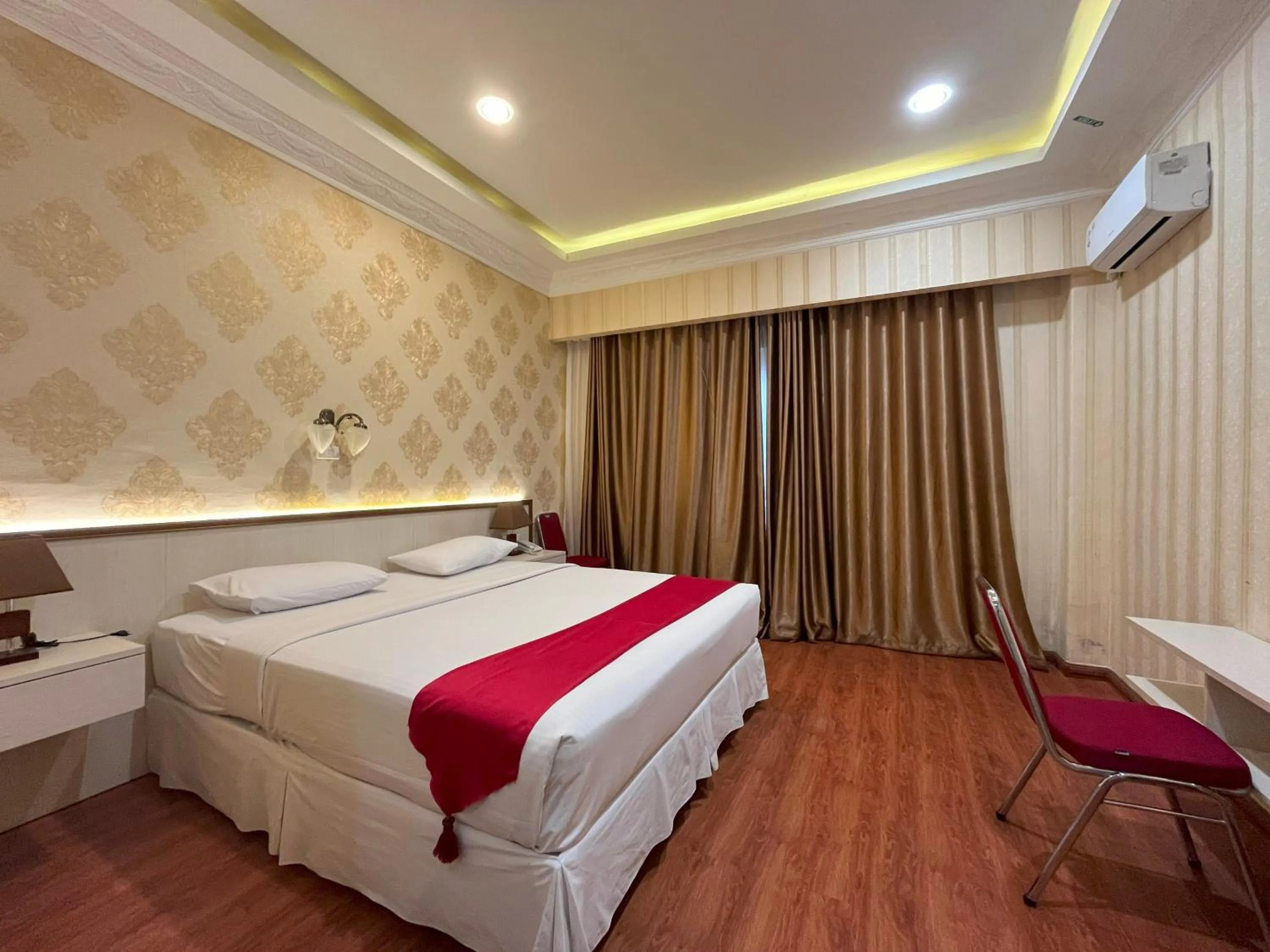 Bed in Grand Tamaro Hotel