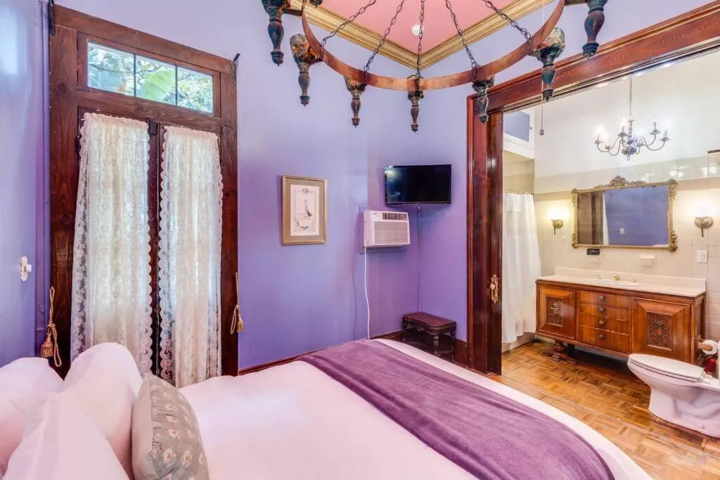 Bed in Royal Barracks Guest House