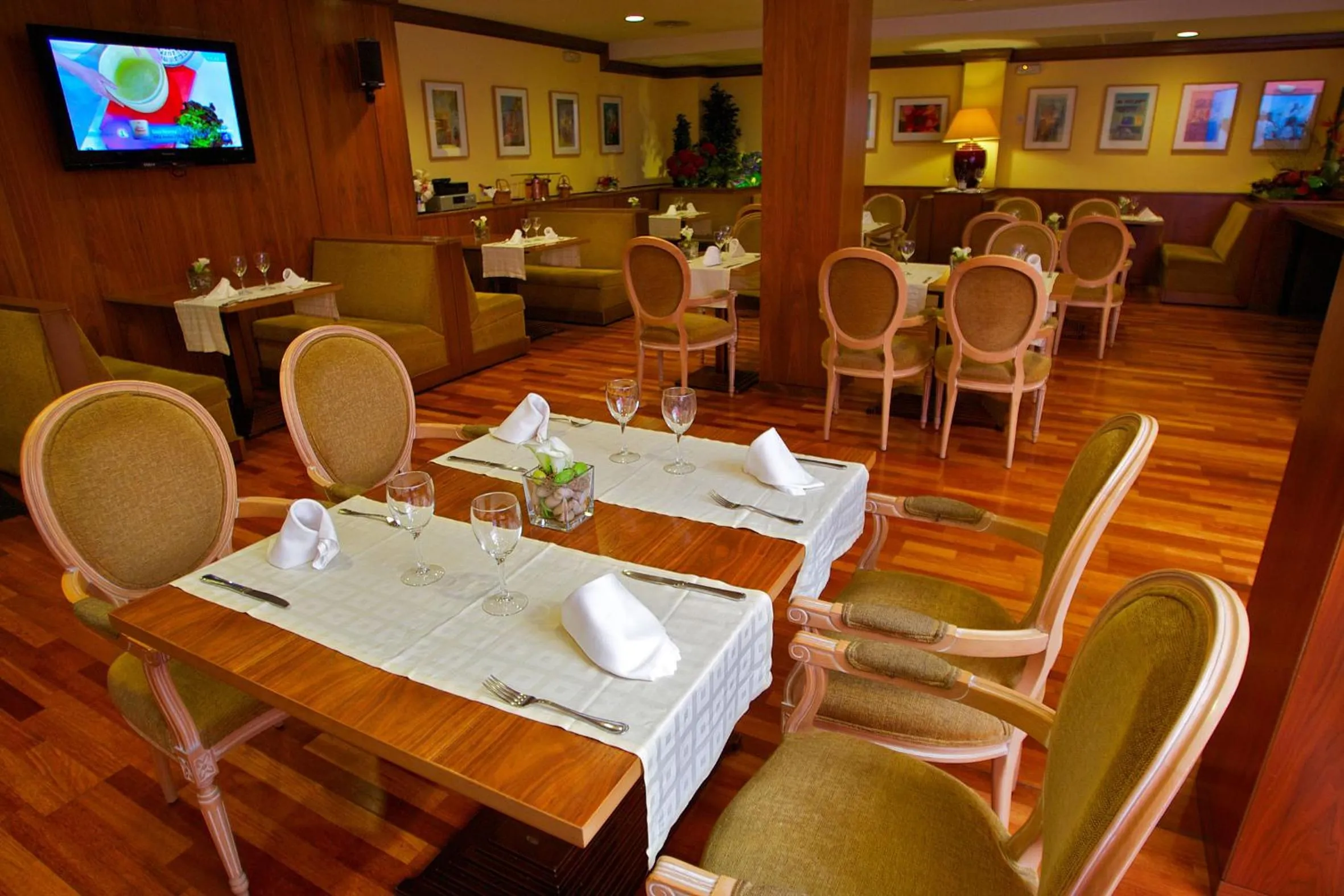 Restaurant/places to eat in Hotel Borgia