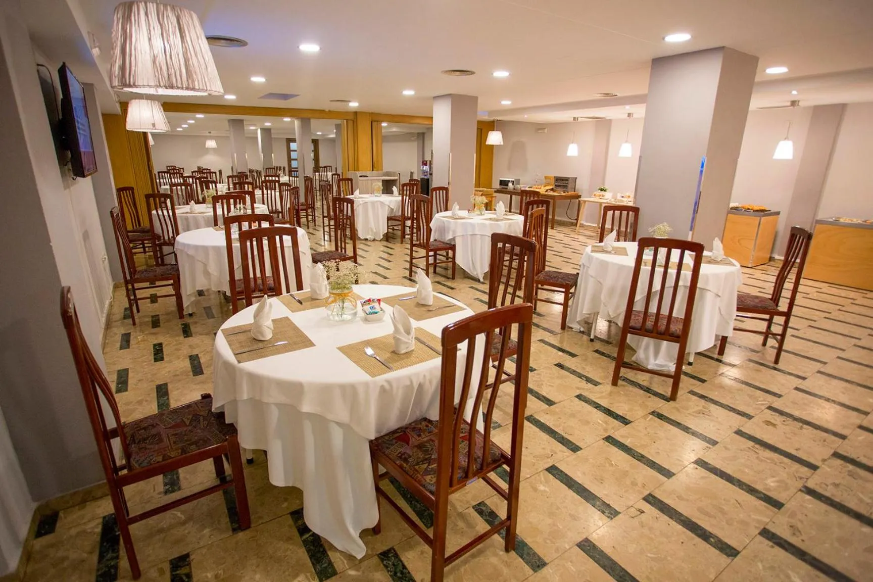 Restaurant/places to eat in Hotel Borgia