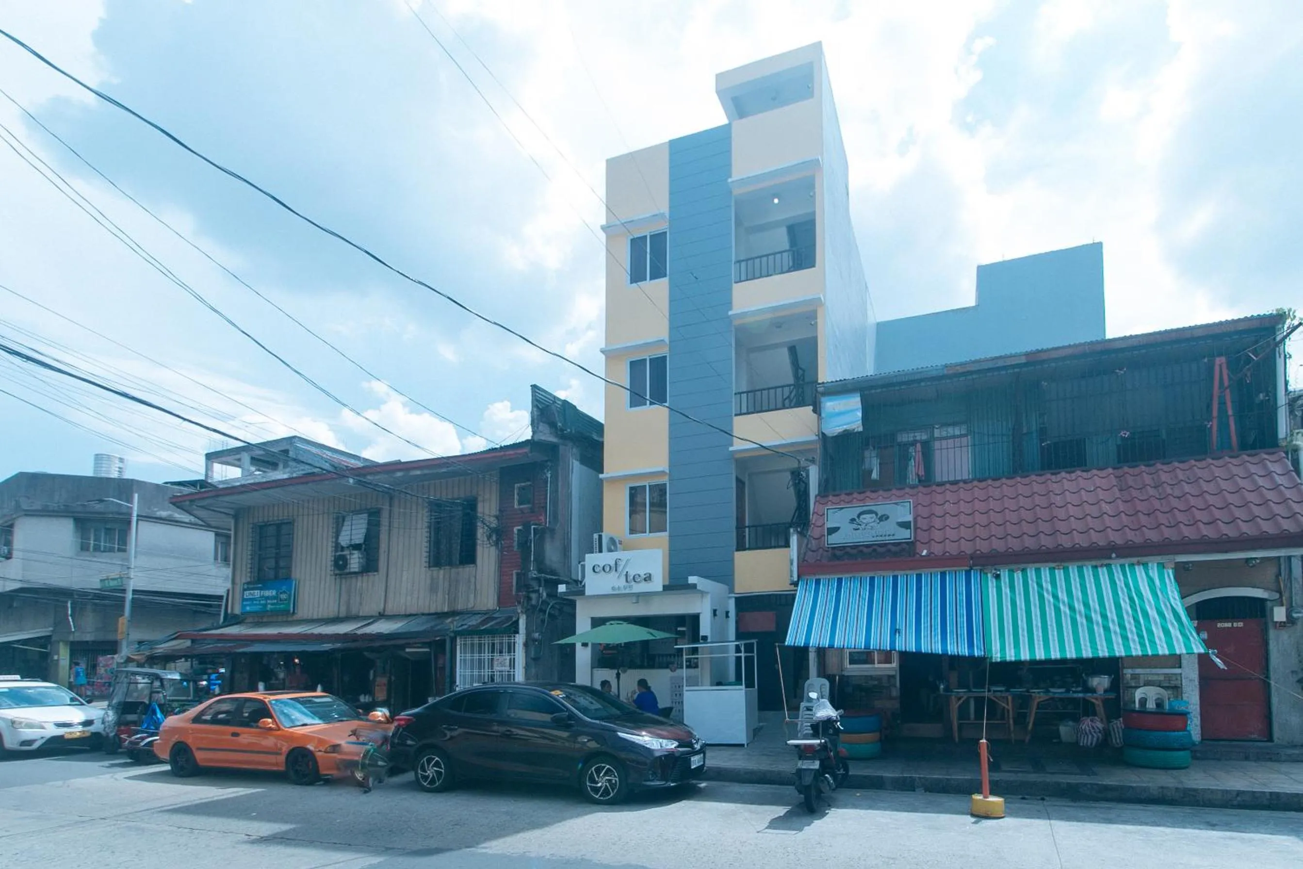 Property building in RedDoorz at Delorian Residences
