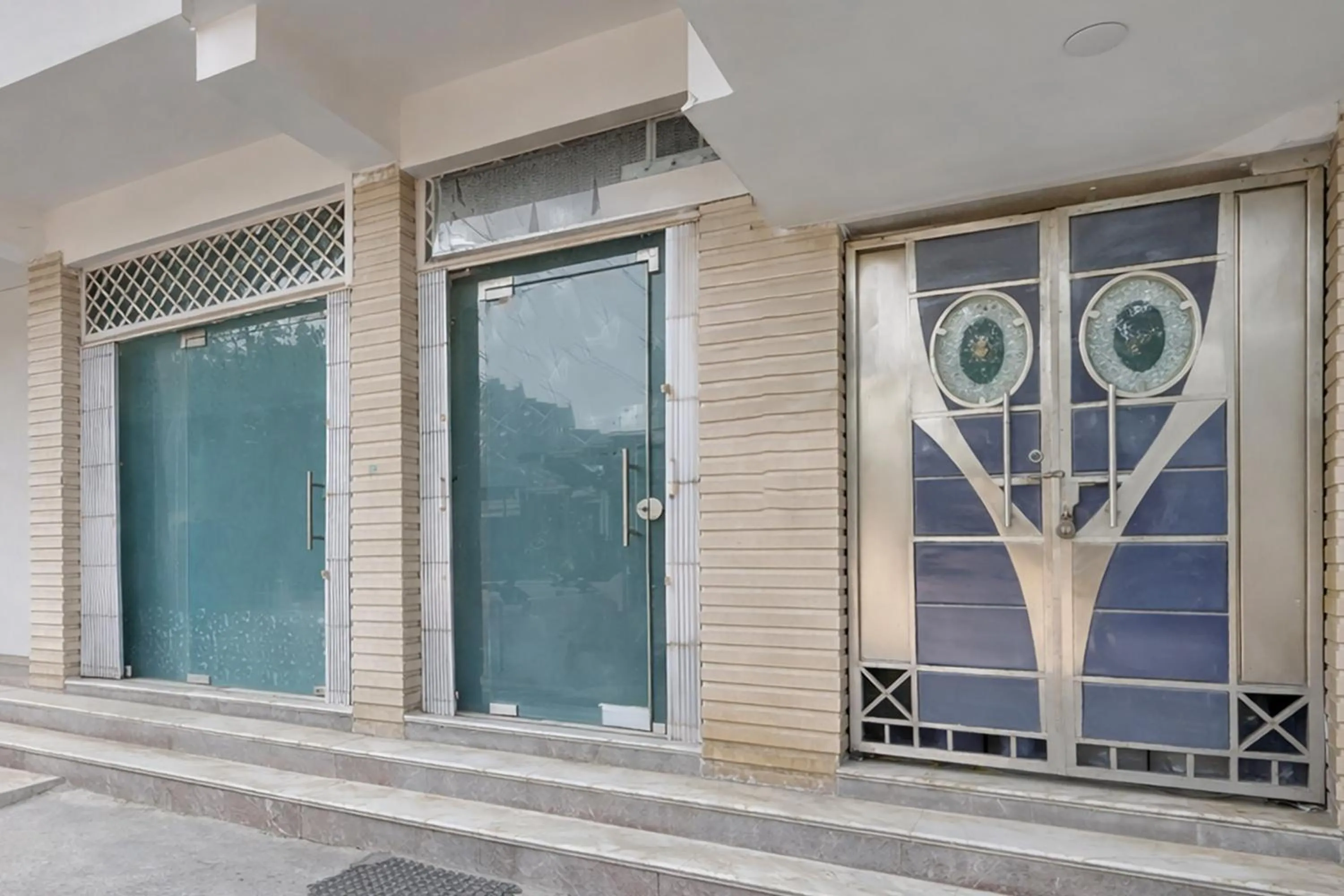 Facade/entrance in Hotel O Iskcon Temple Rohini Formerly Golden Key