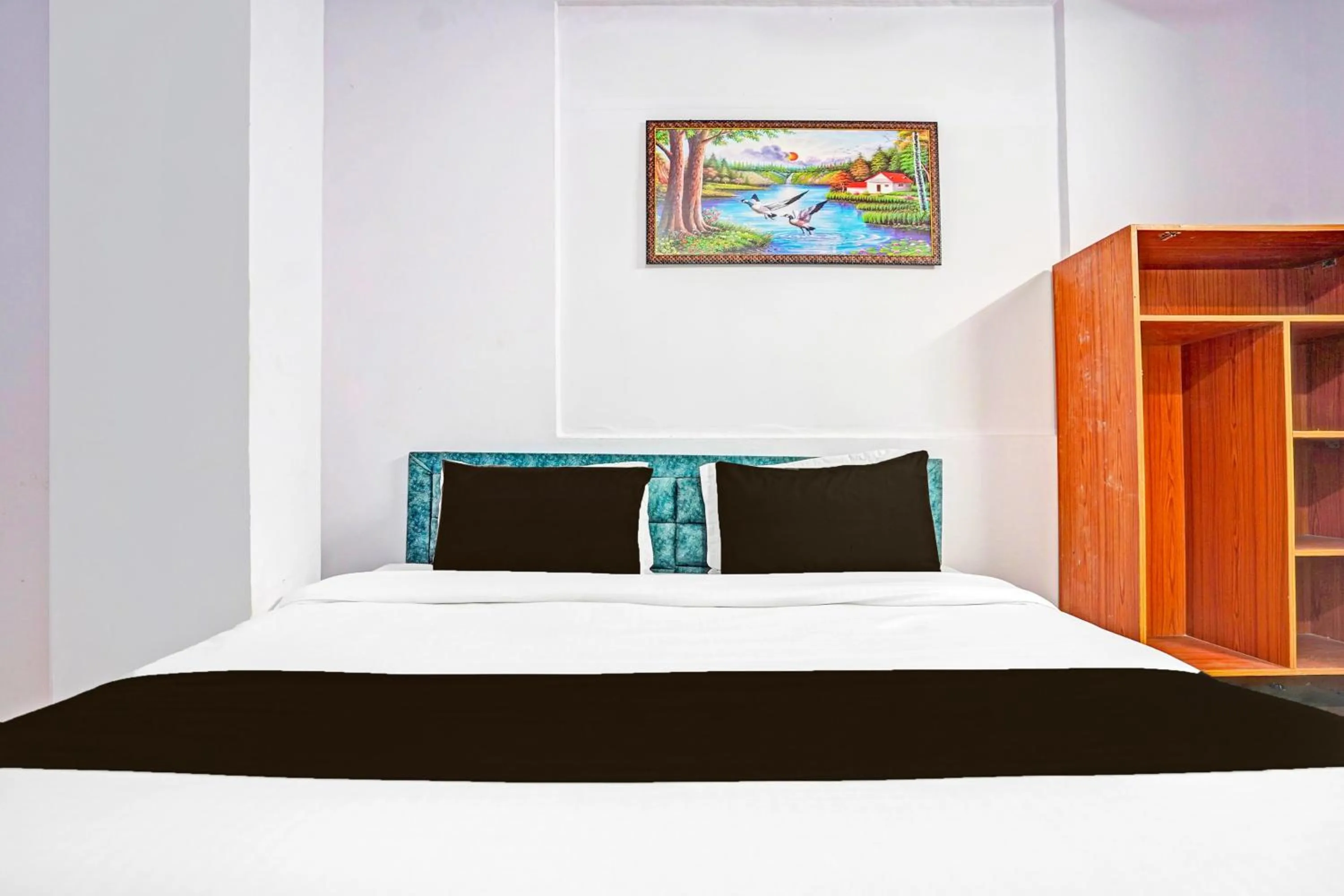 Bedroom, Bed in Super Hotel O Pacific Stay