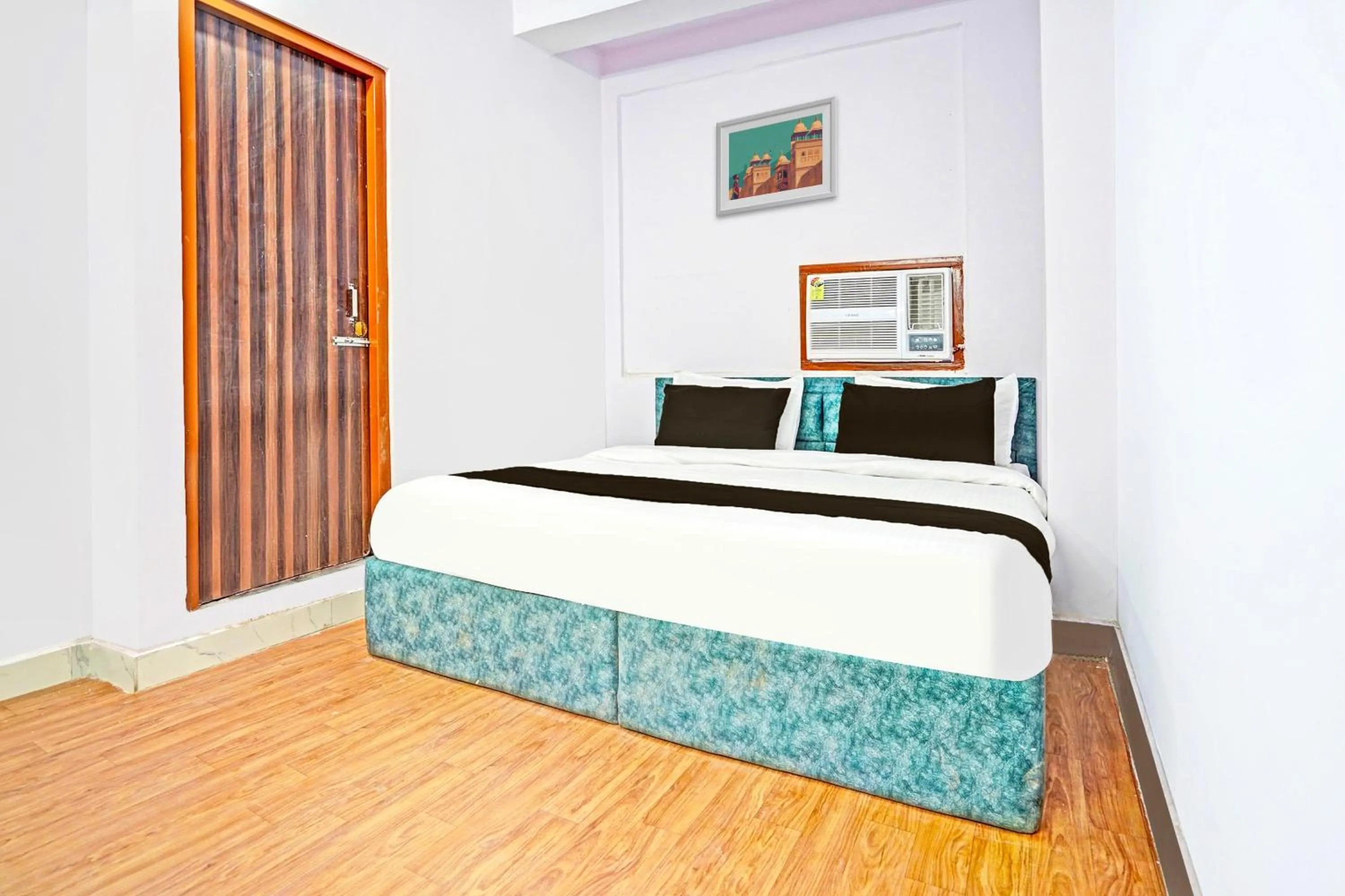 Lobby or reception, Bed in Super Hotel O Pacific Stay