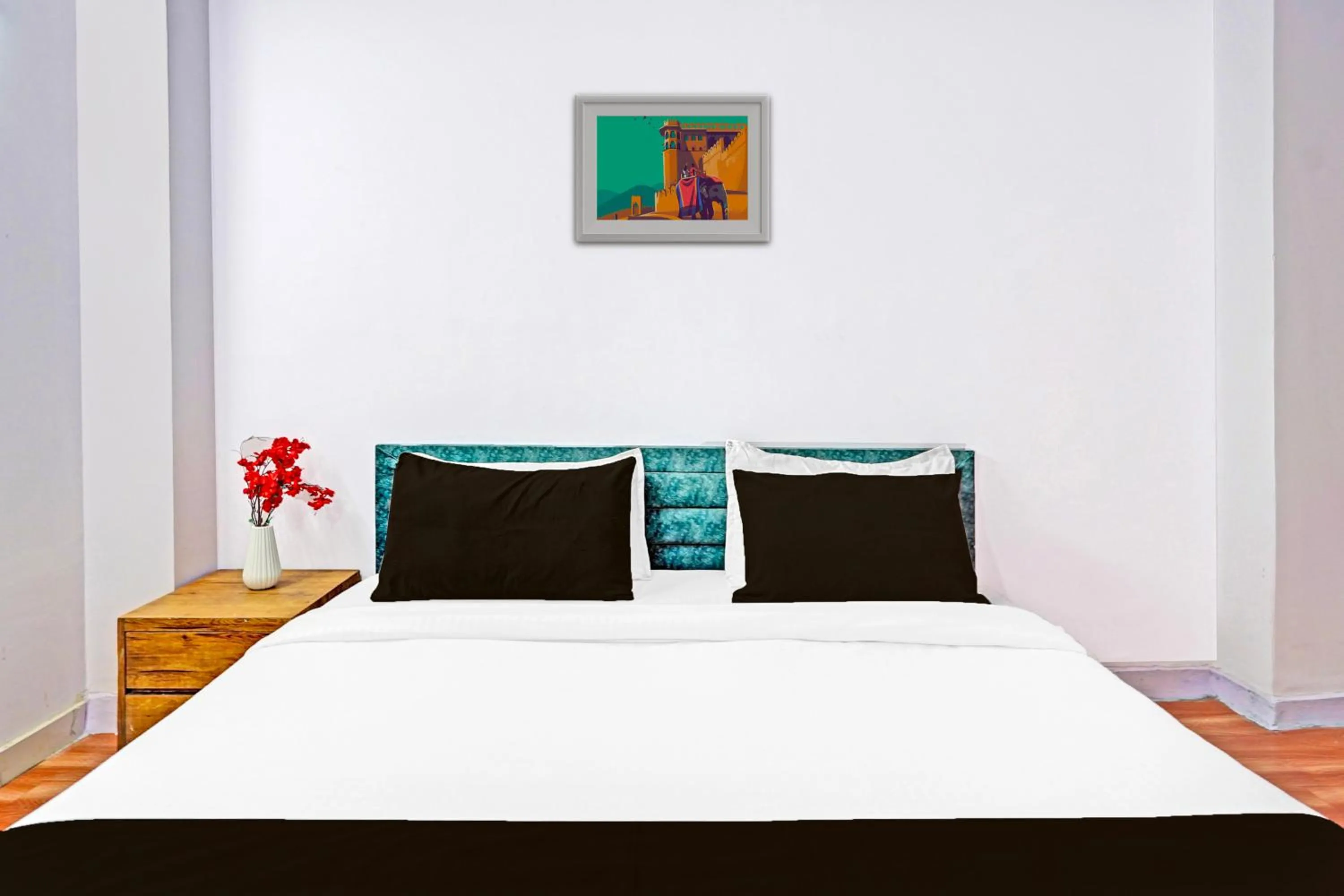 Bedroom, Bed in Super Hotel O Pacific Stay